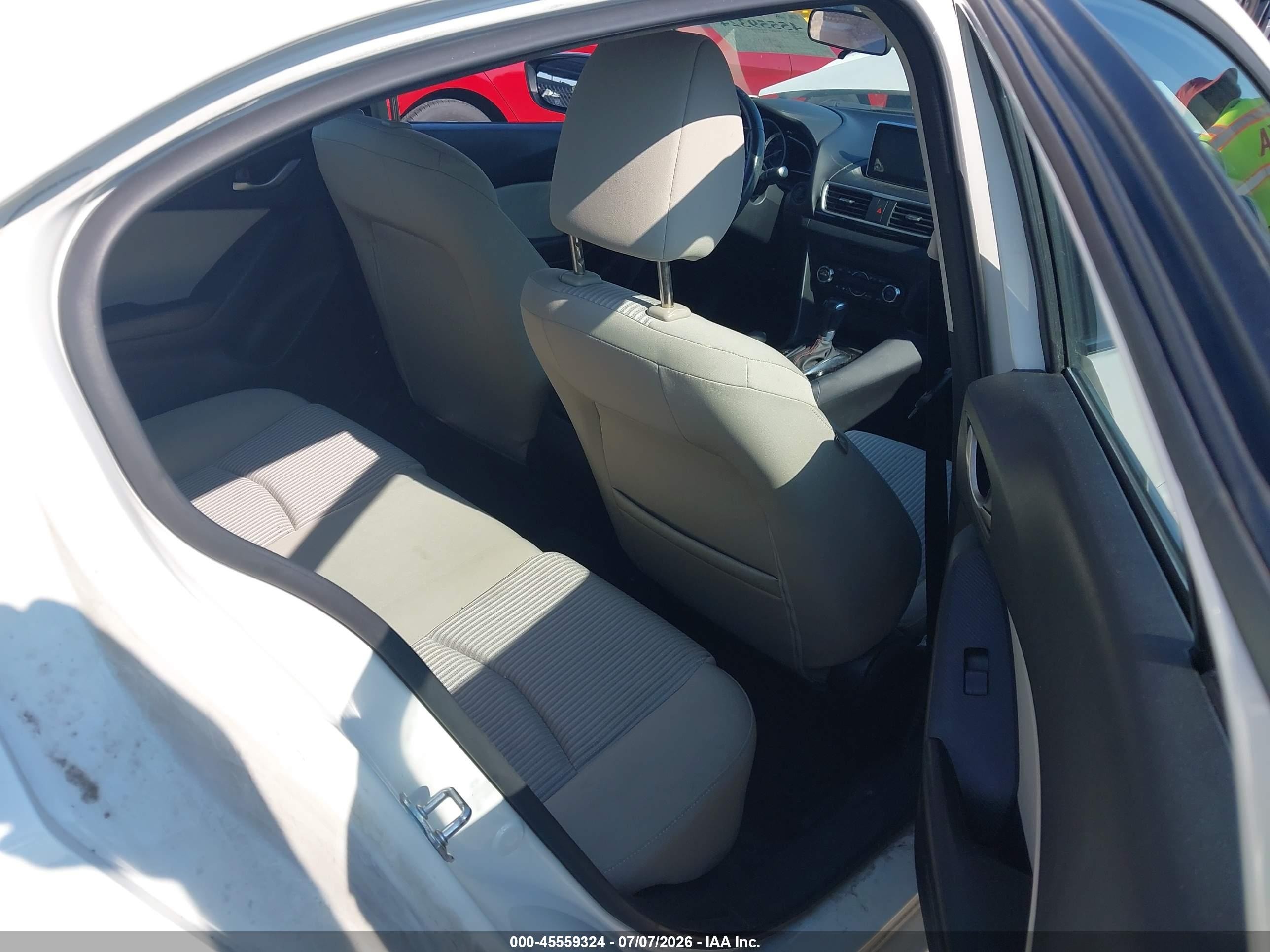 2015 Mazda Mazda3 I Touring Белый vin: JM1BM1V73F1229008