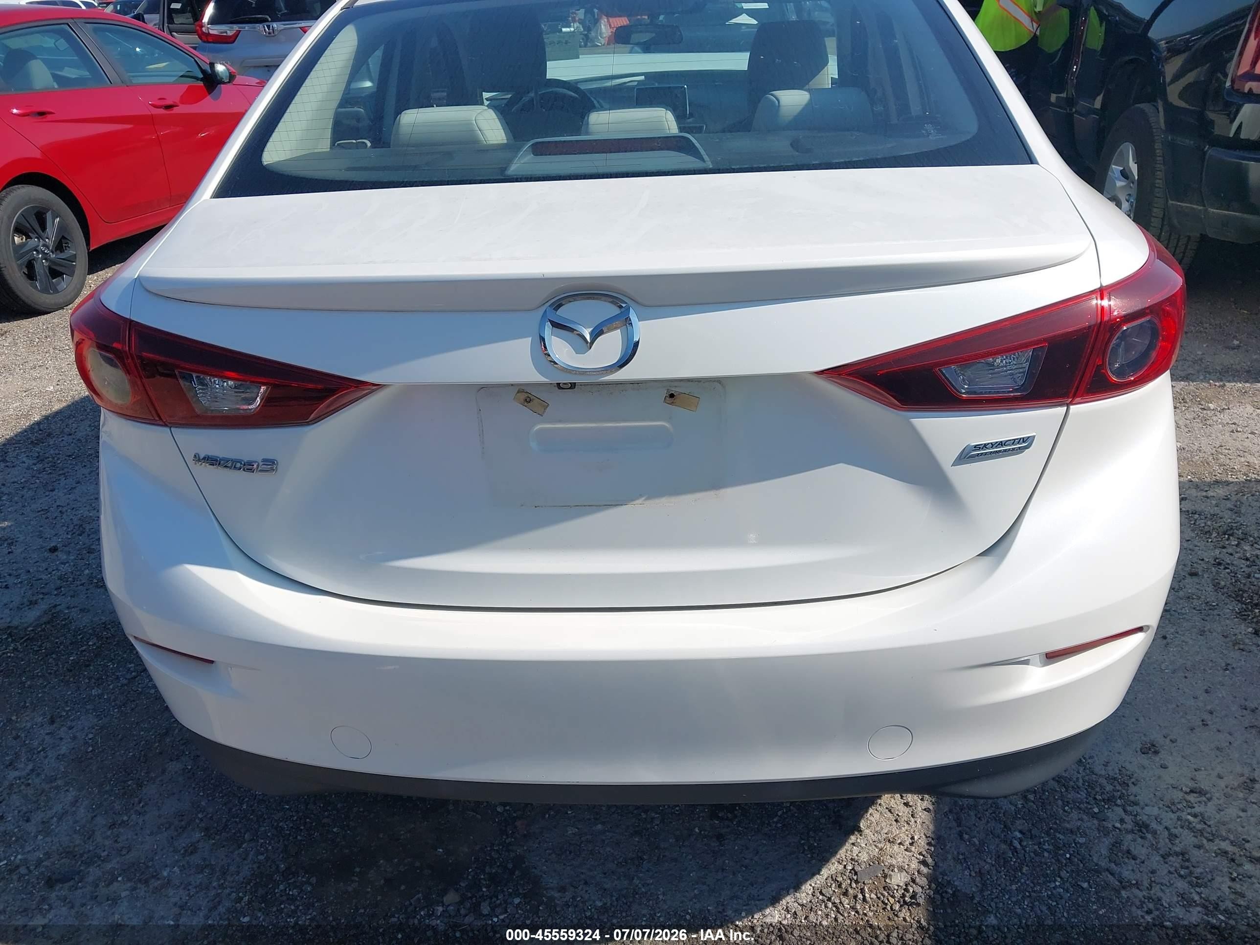 2015 Mazda Mazda3 I Touring Белый vin: JM1BM1V73F1229008