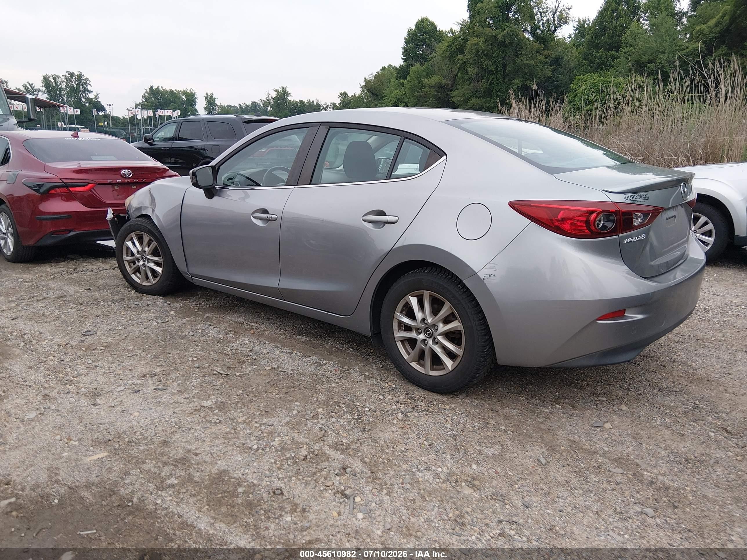 2014 Mazda Mazda3 I Touring Silver vin: JM1BM1V74E1138327