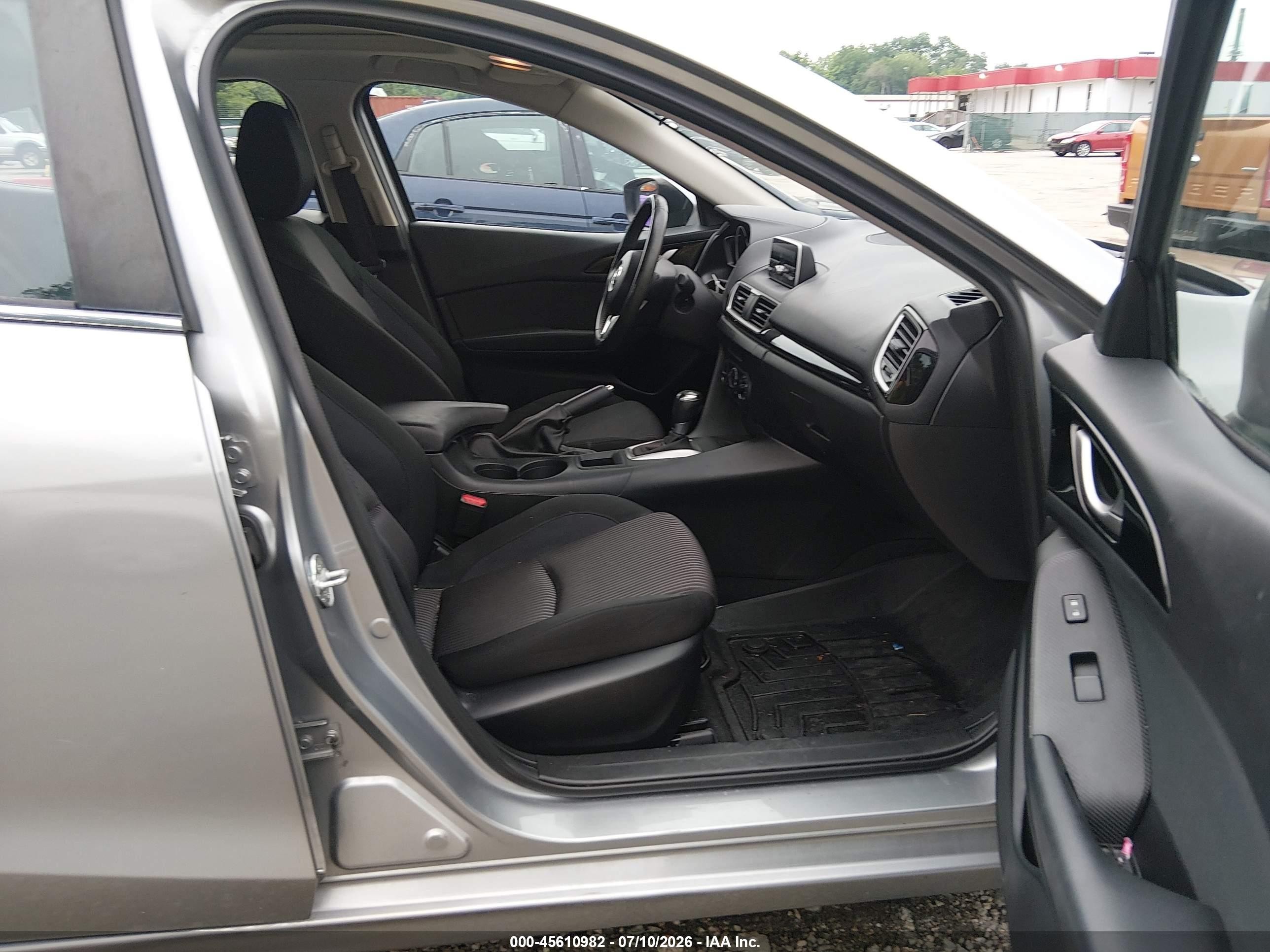 2014 Mazda Mazda3 I Touring Silver vin: JM1BM1V74E1138327