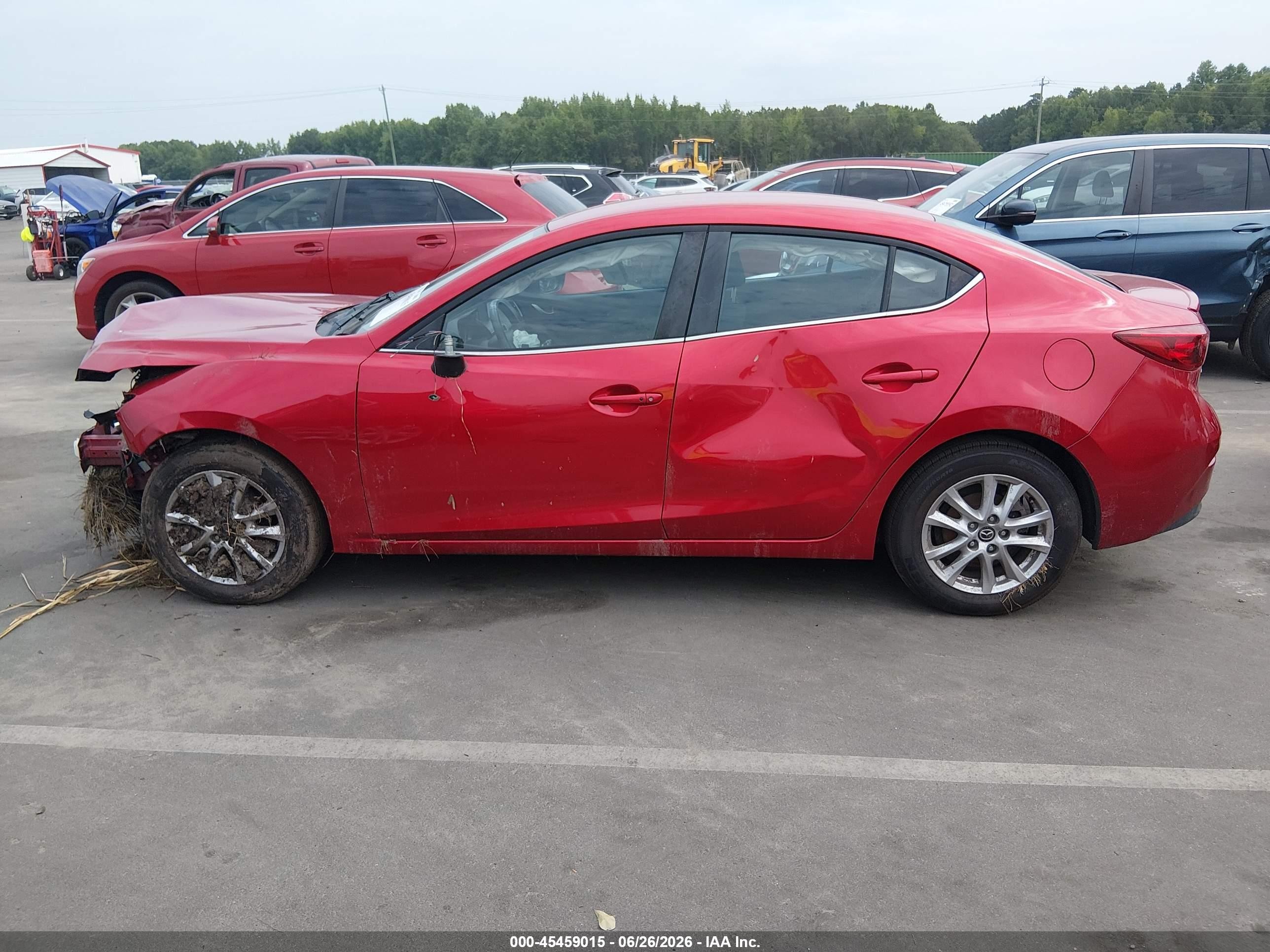 2015 Mazda Mazda3 I Touring Red vin: JM1BM1V74F1247727