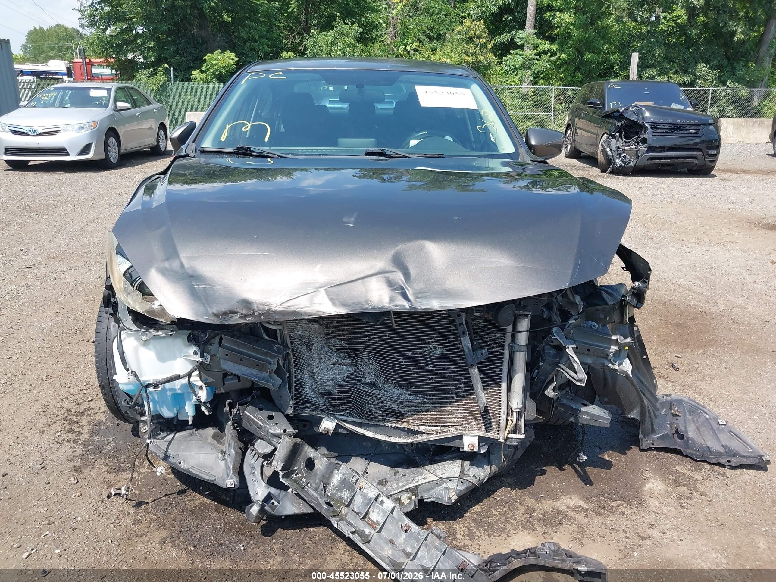 2014 Mazda Mazda3 I Touring Gray vin: JM1BM1V75E1115655