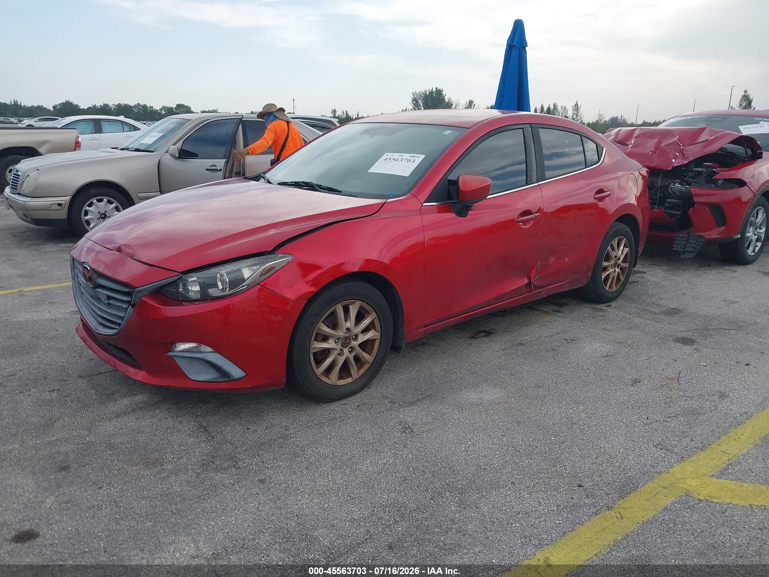 2014 Mazda Mazda3 I Touring Red vin: JM1BM1V75E1122380