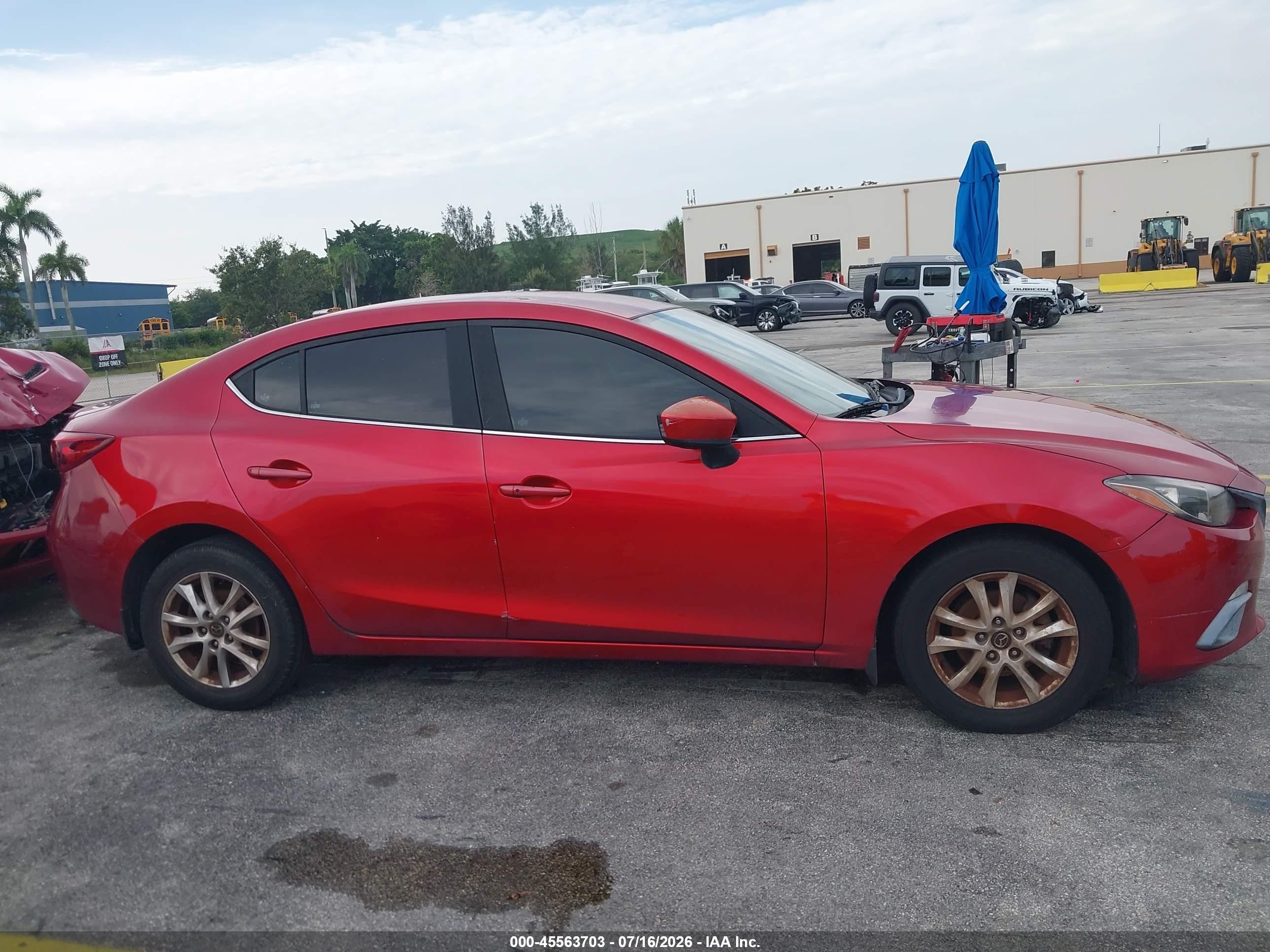 2014 Mazda Mazda3 I Touring Red vin: JM1BM1V75E1122380