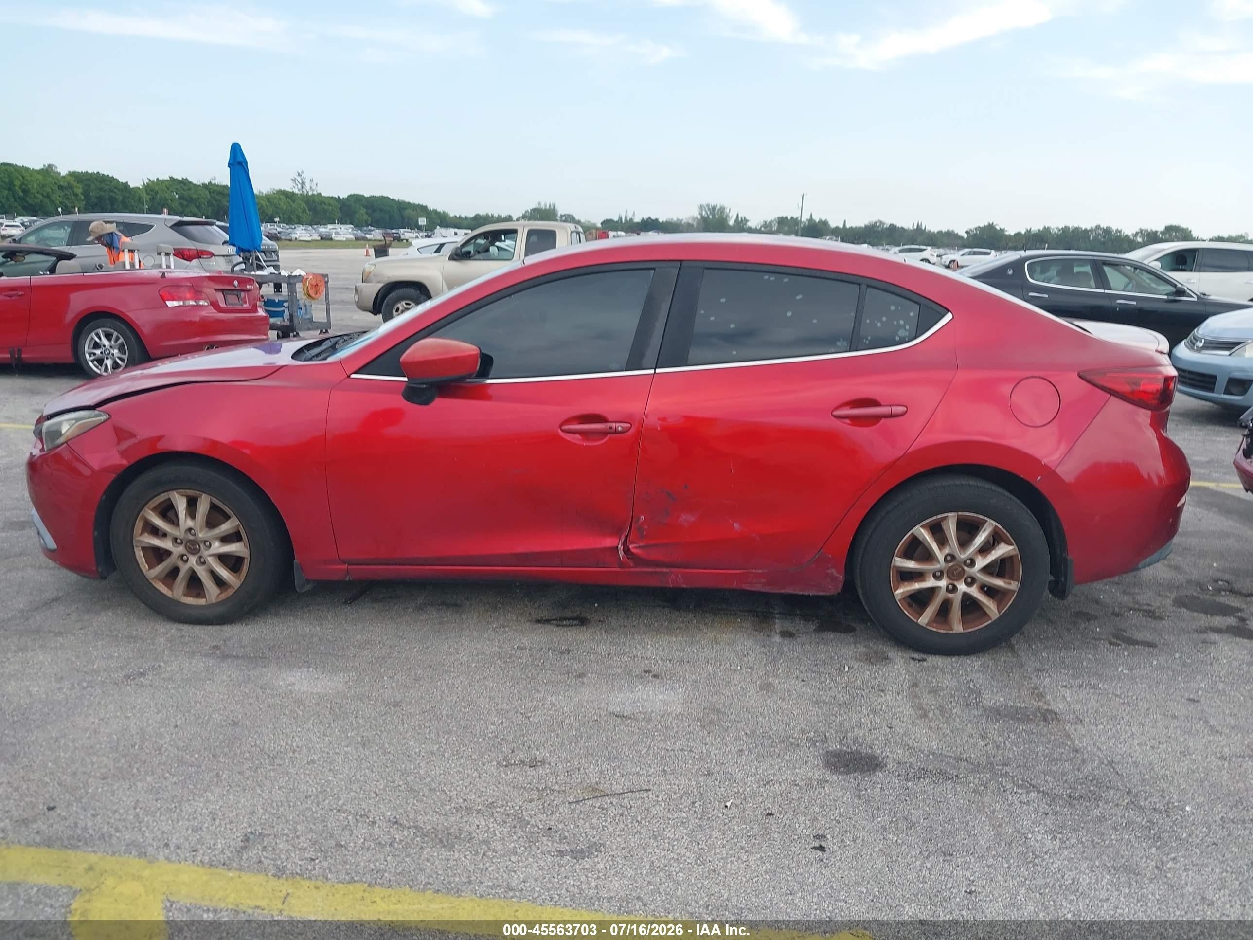2014 Mazda Mazda3 I Touring Red vin: JM1BM1V75E1122380