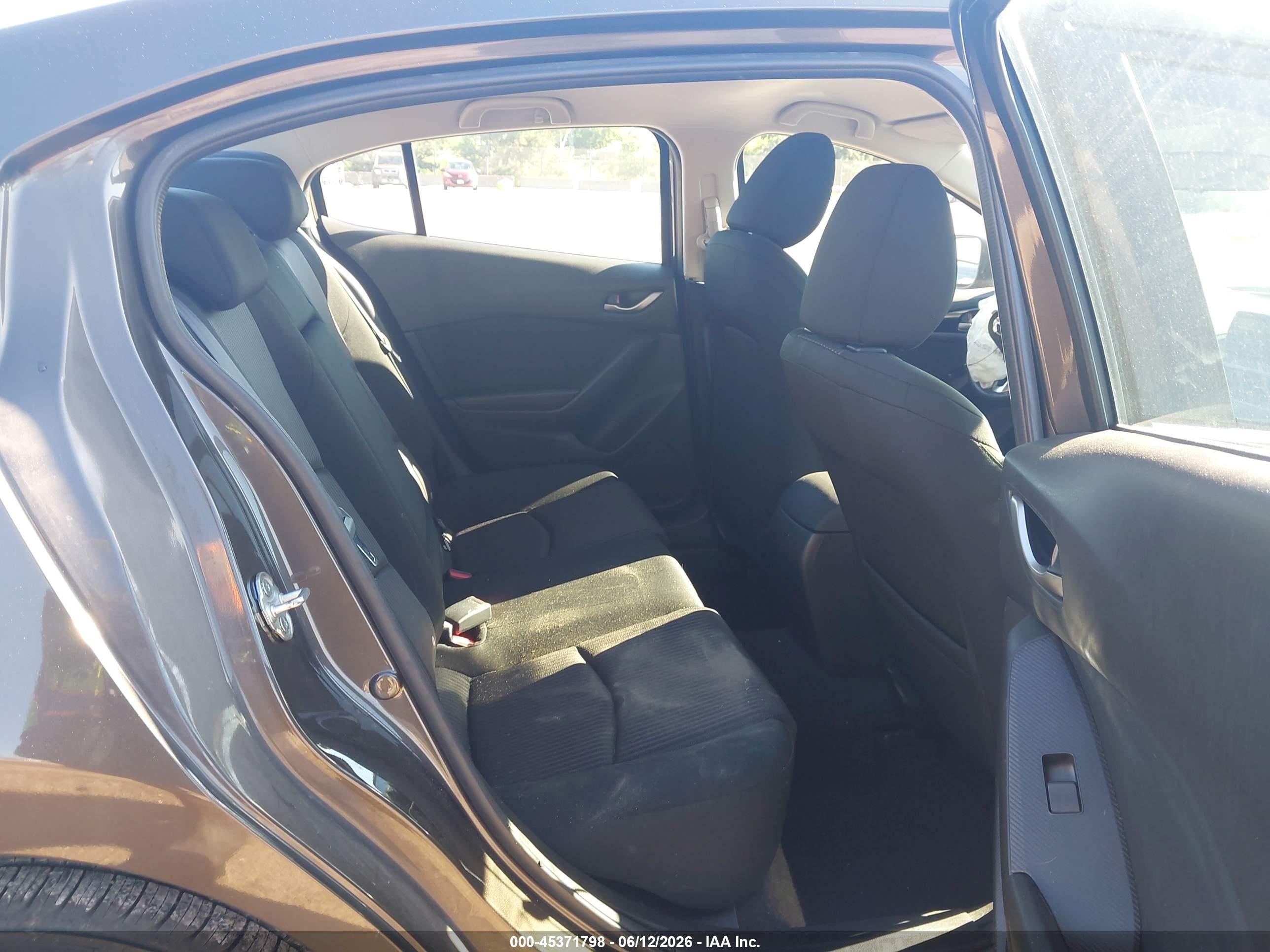 2014 Mazda Mazda3 I Touring Gray vin: JM1BM1V75E1125702