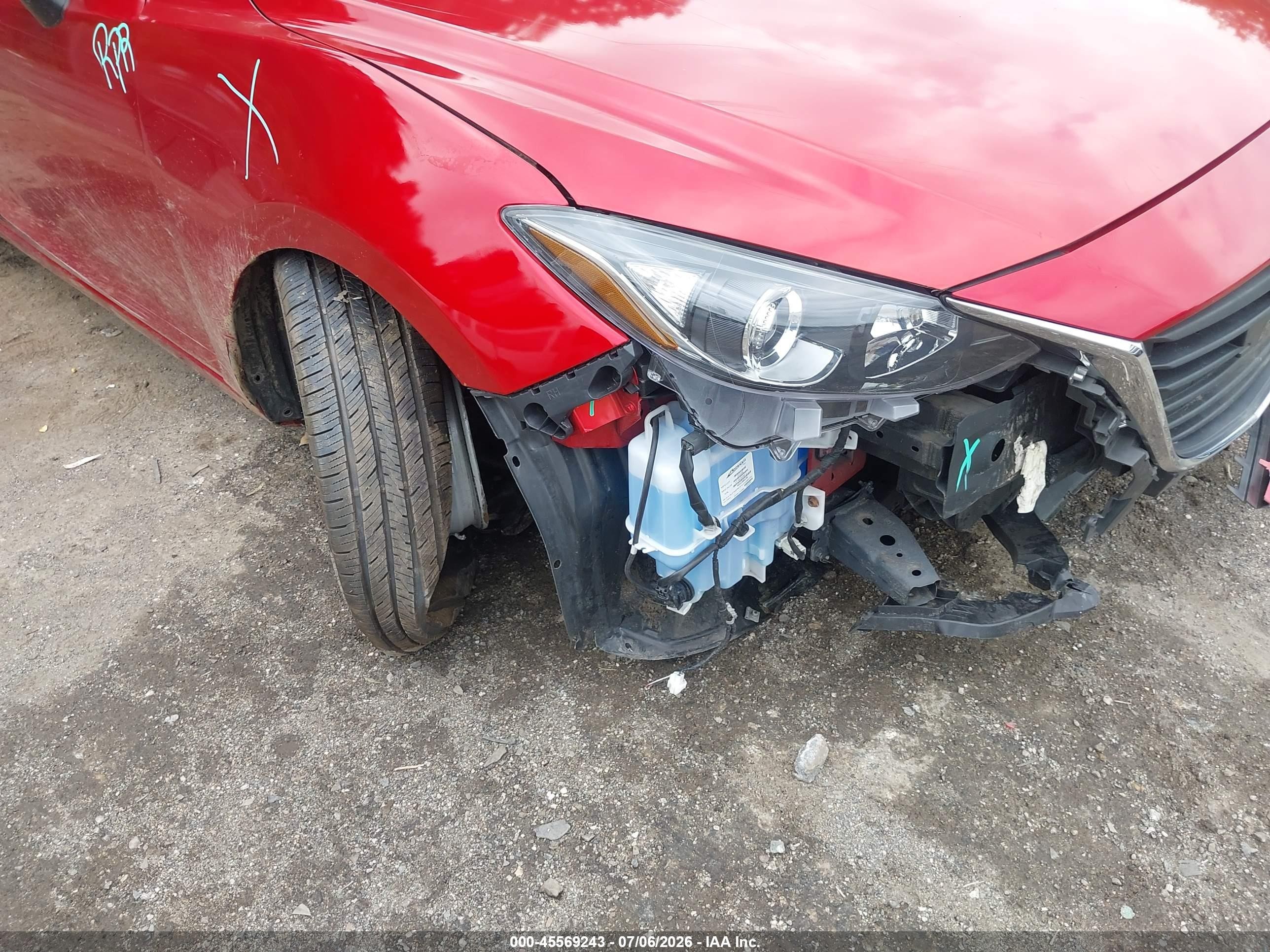 2014 Mazda Mazda3 I Touring Red vin: JM1BM1V75E1134822