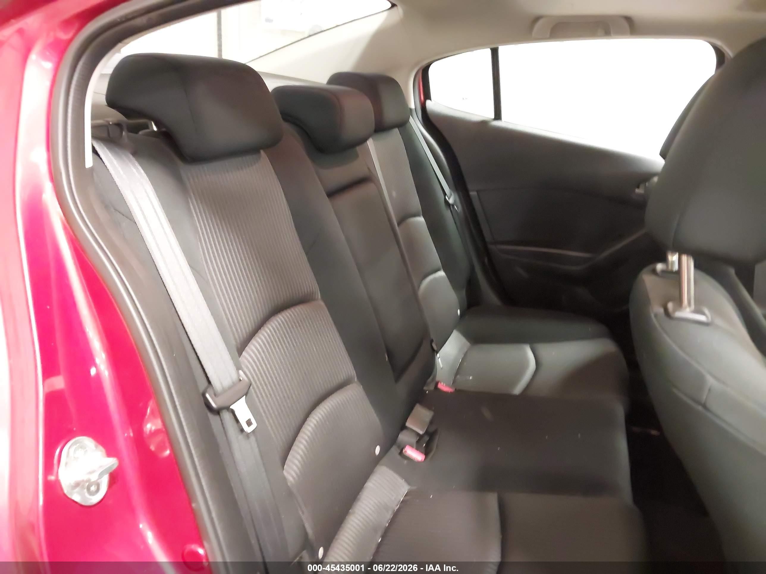 2015 Mazda Mazda3 I Touring Red vin: JM1BM1V75F1224697