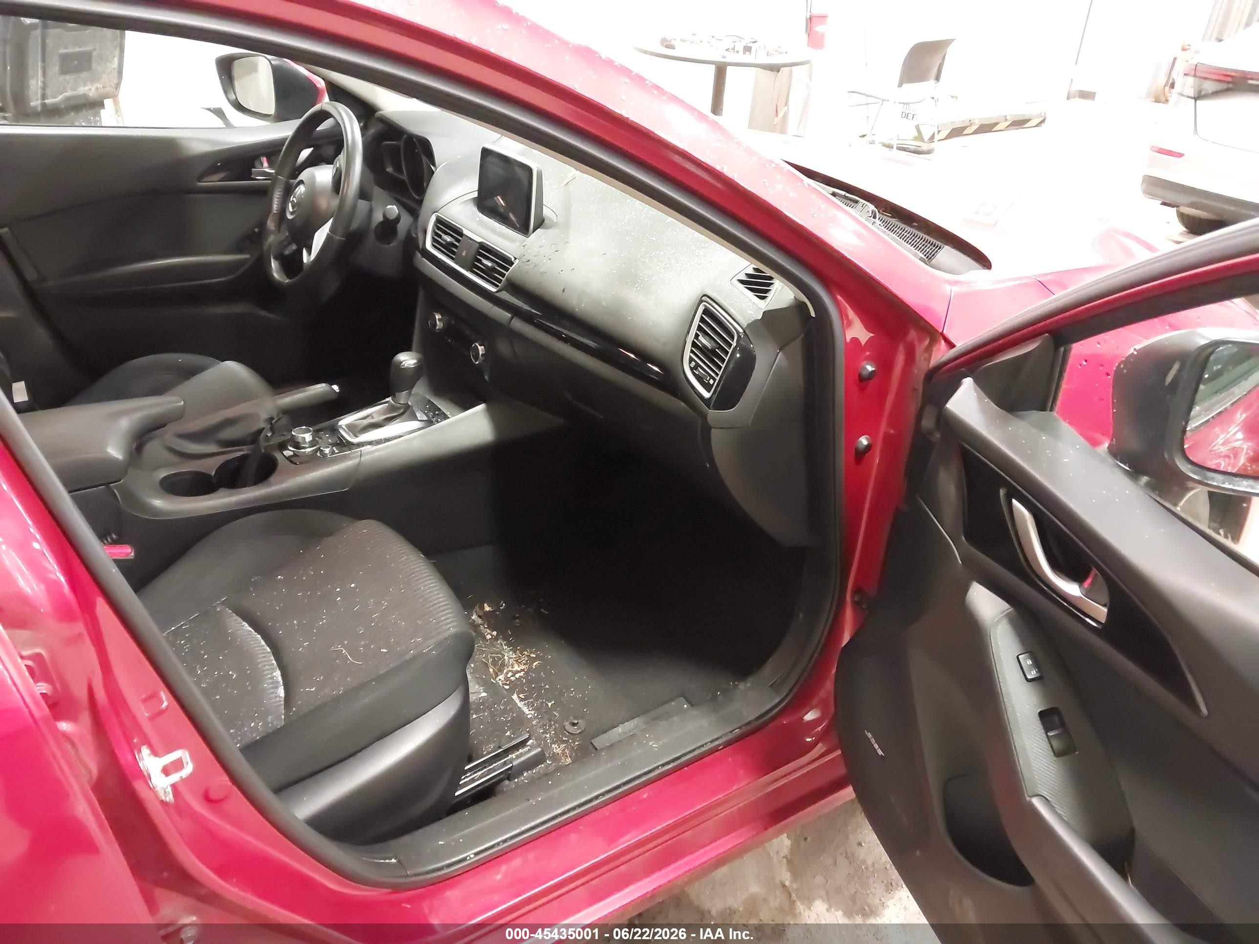 2015 Mazda Mazda3 I Touring Red vin: JM1BM1V75F1224697