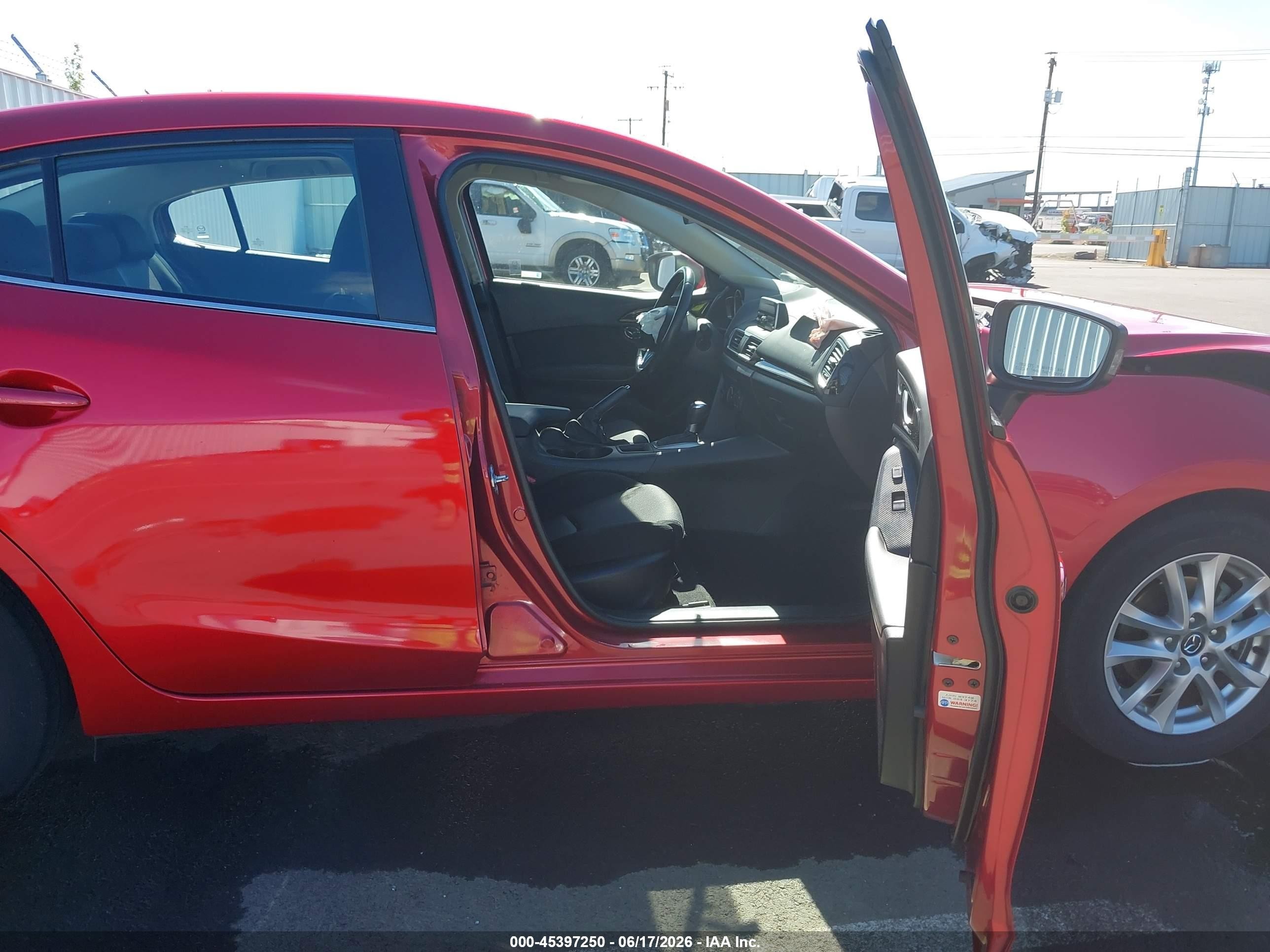 2014 Mazda Mazda3 I Touring Красный vin: JM1BM1V76E1150642
