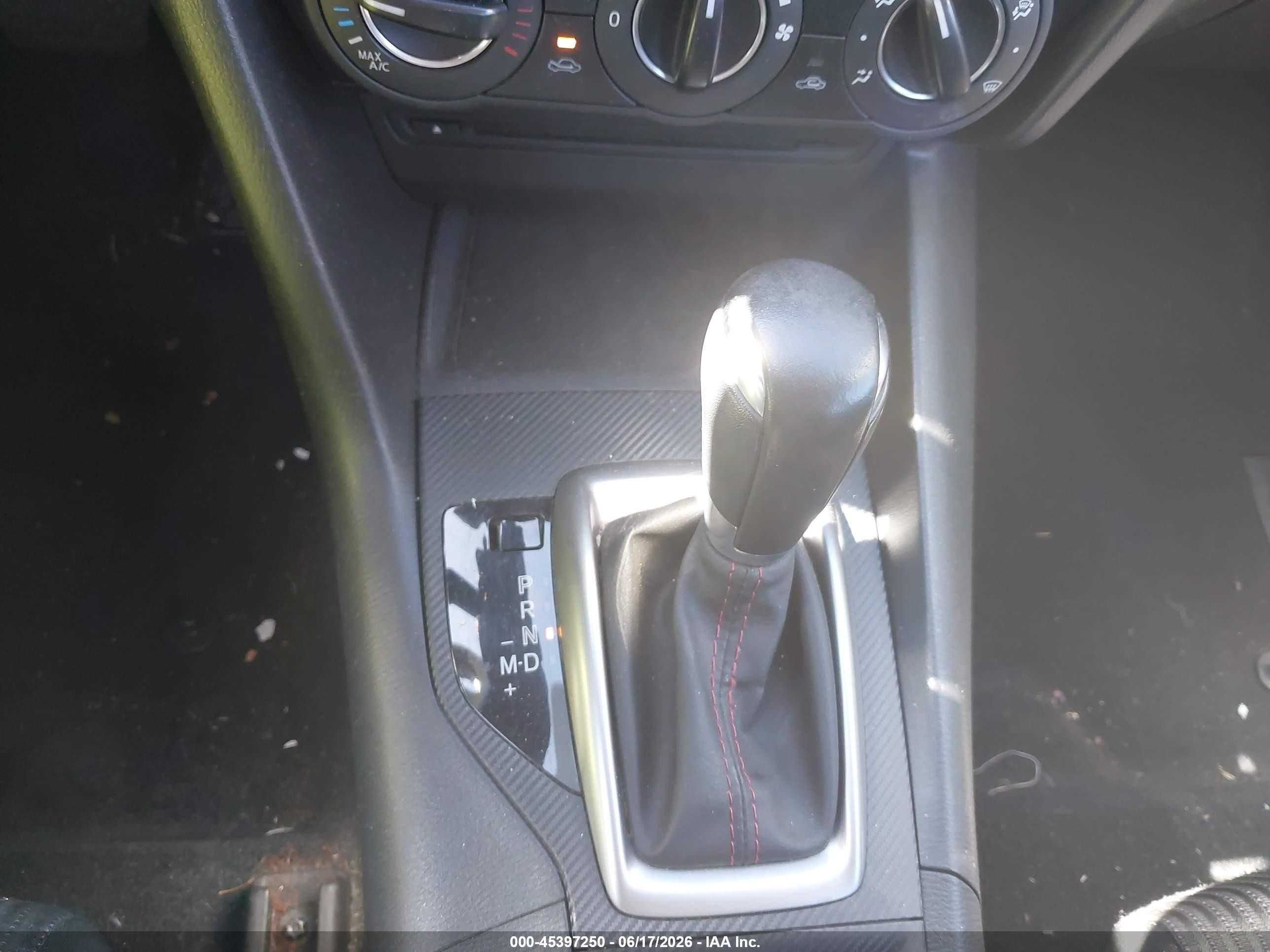 2014 Mazda Mazda3 I Touring Красный vin: JM1BM1V76E1150642