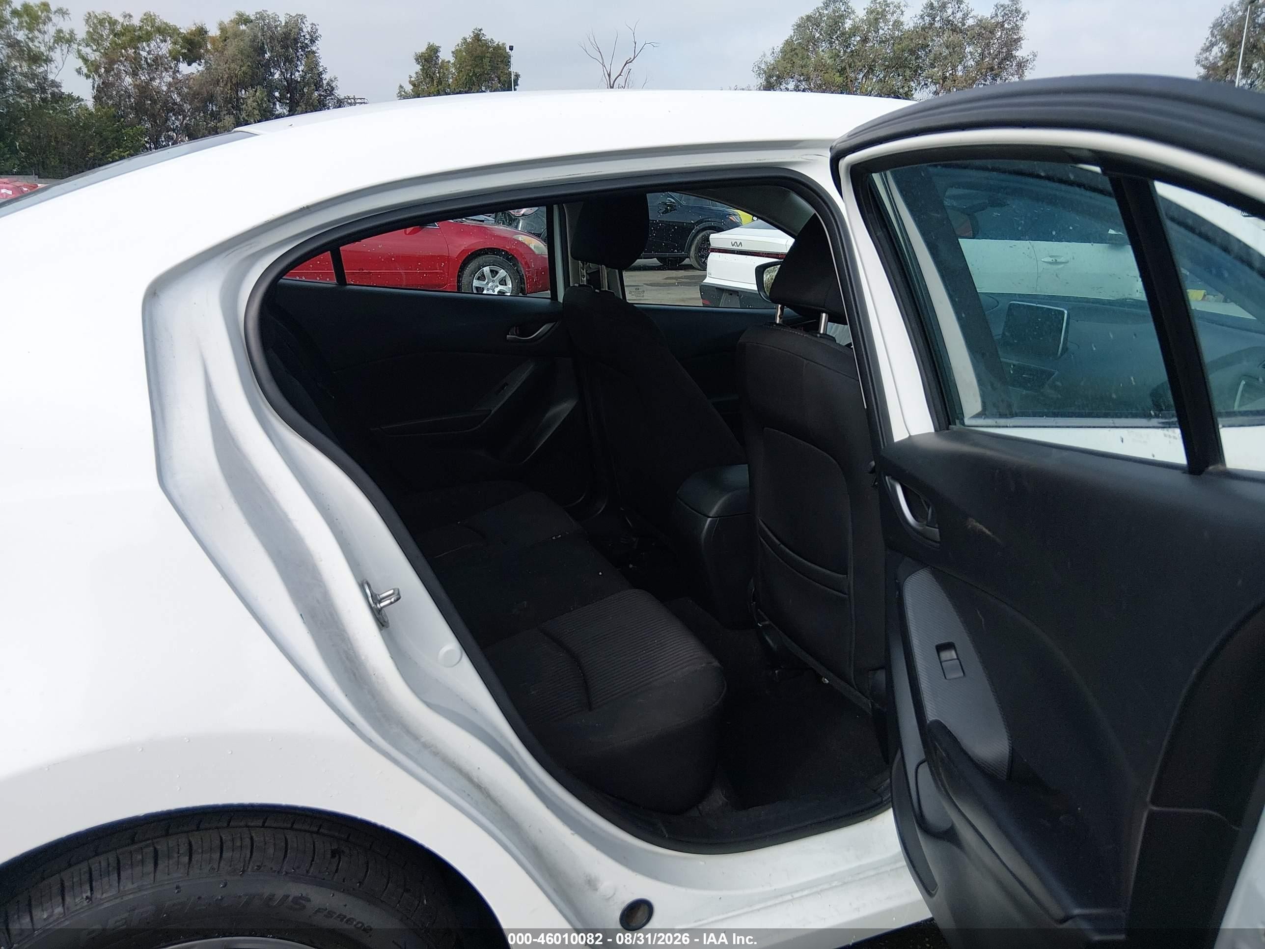 2015 Mazda Mazda3 I Touring White vin: JM1BM1V76F1219864