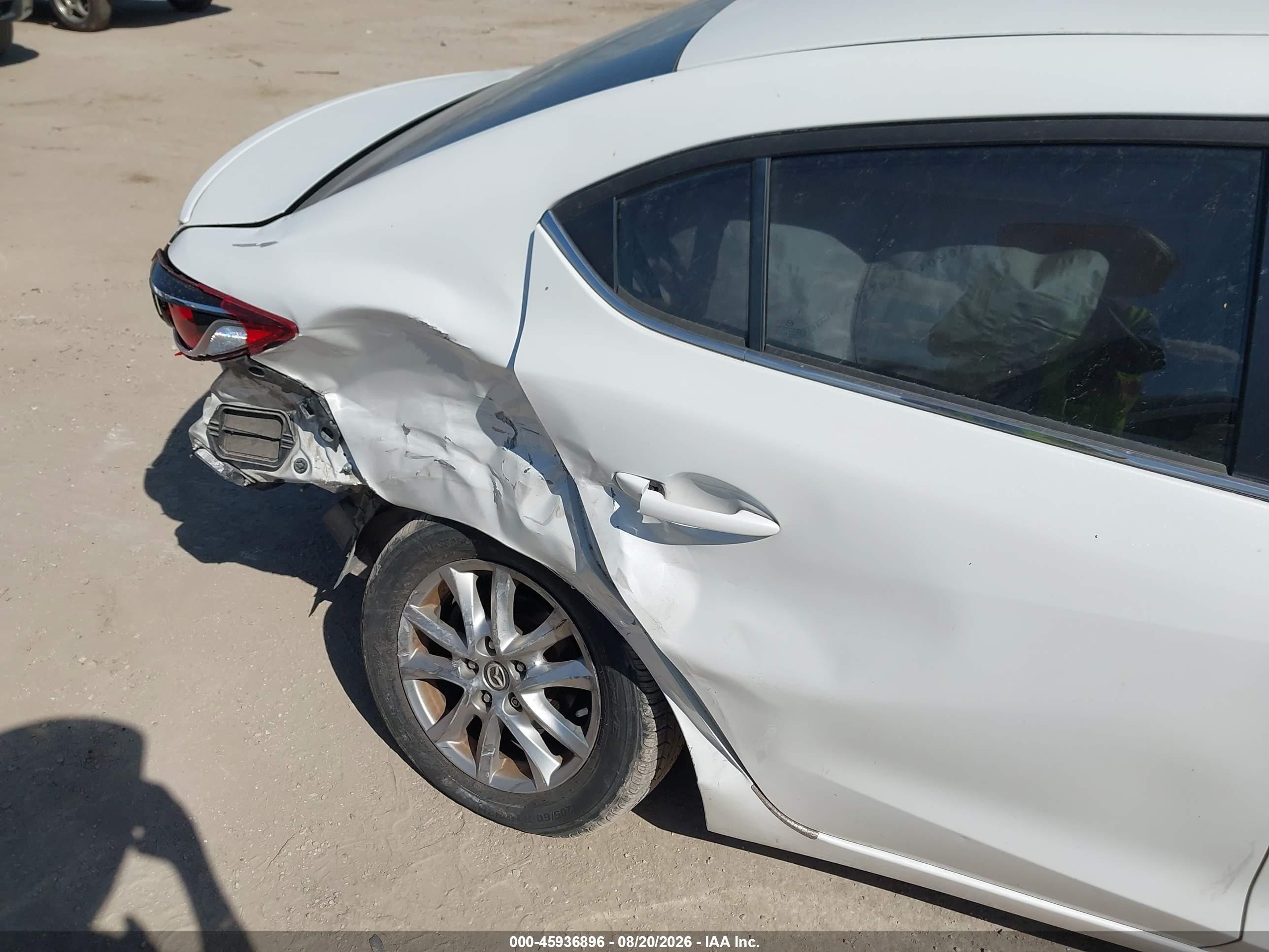 2014 Mazda Mazda3 I Touring White vin: JM1BM1V78E1110031