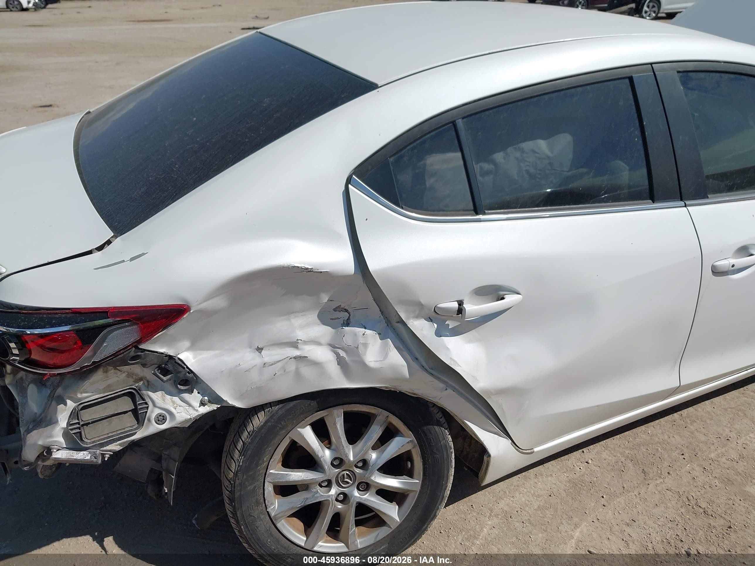 2014 Mazda Mazda3 I Touring White vin: JM1BM1V78E1110031