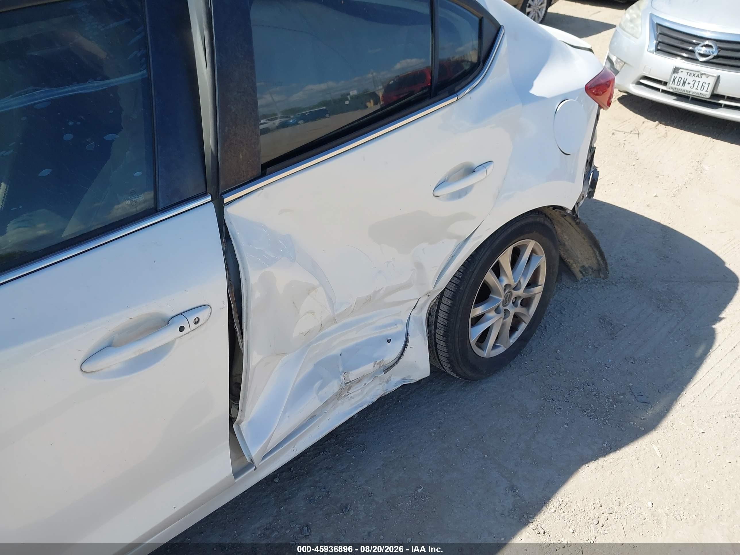 2014 Mazda Mazda3 I Touring White vin: JM1BM1V78E1110031