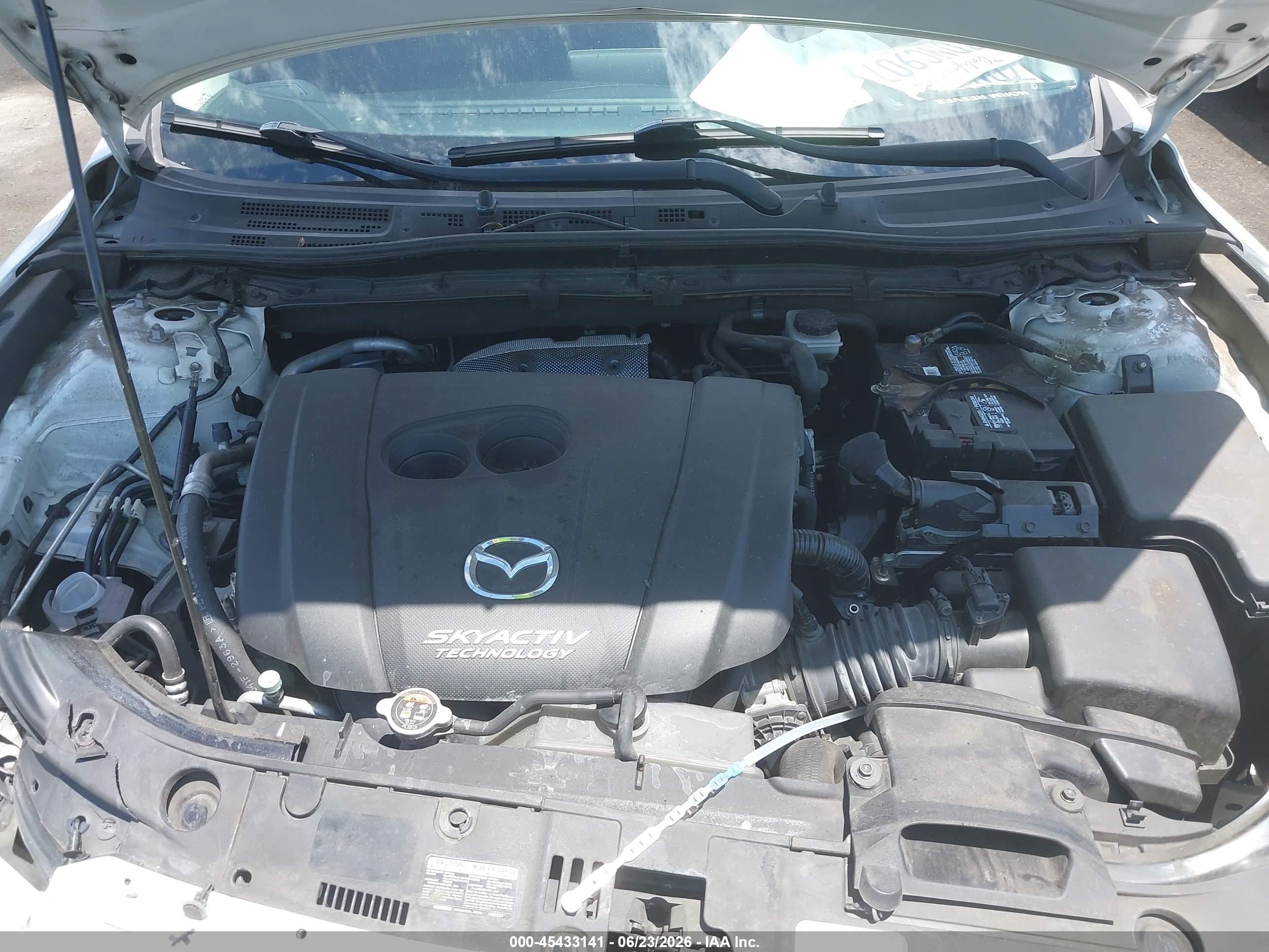 2014 Mazda Mazda3 I Touring White vin: JM1BM1V78E1153462
