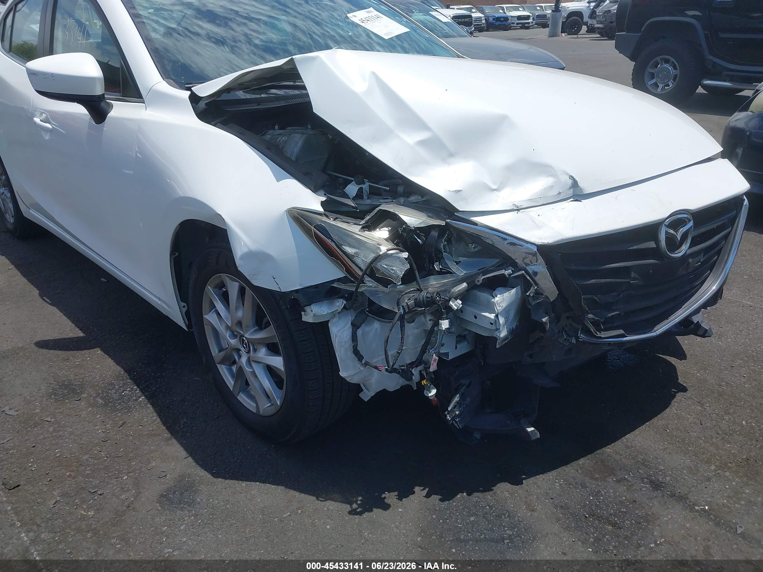 2014 Mazda Mazda3 I Touring White vin: JM1BM1V78E1153462