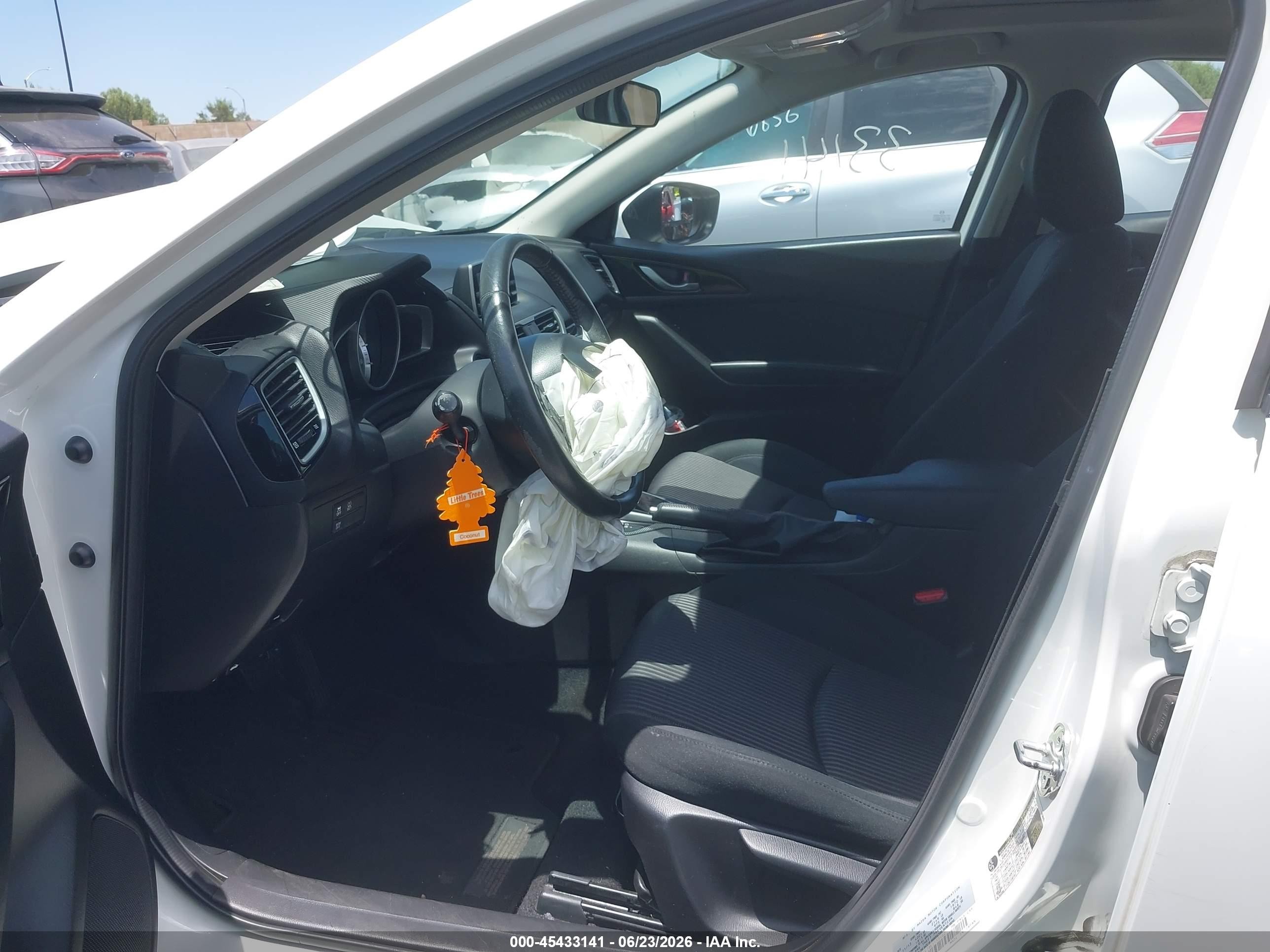 2014 Mazda Mazda3 I Touring White vin: JM1BM1V78E1153462