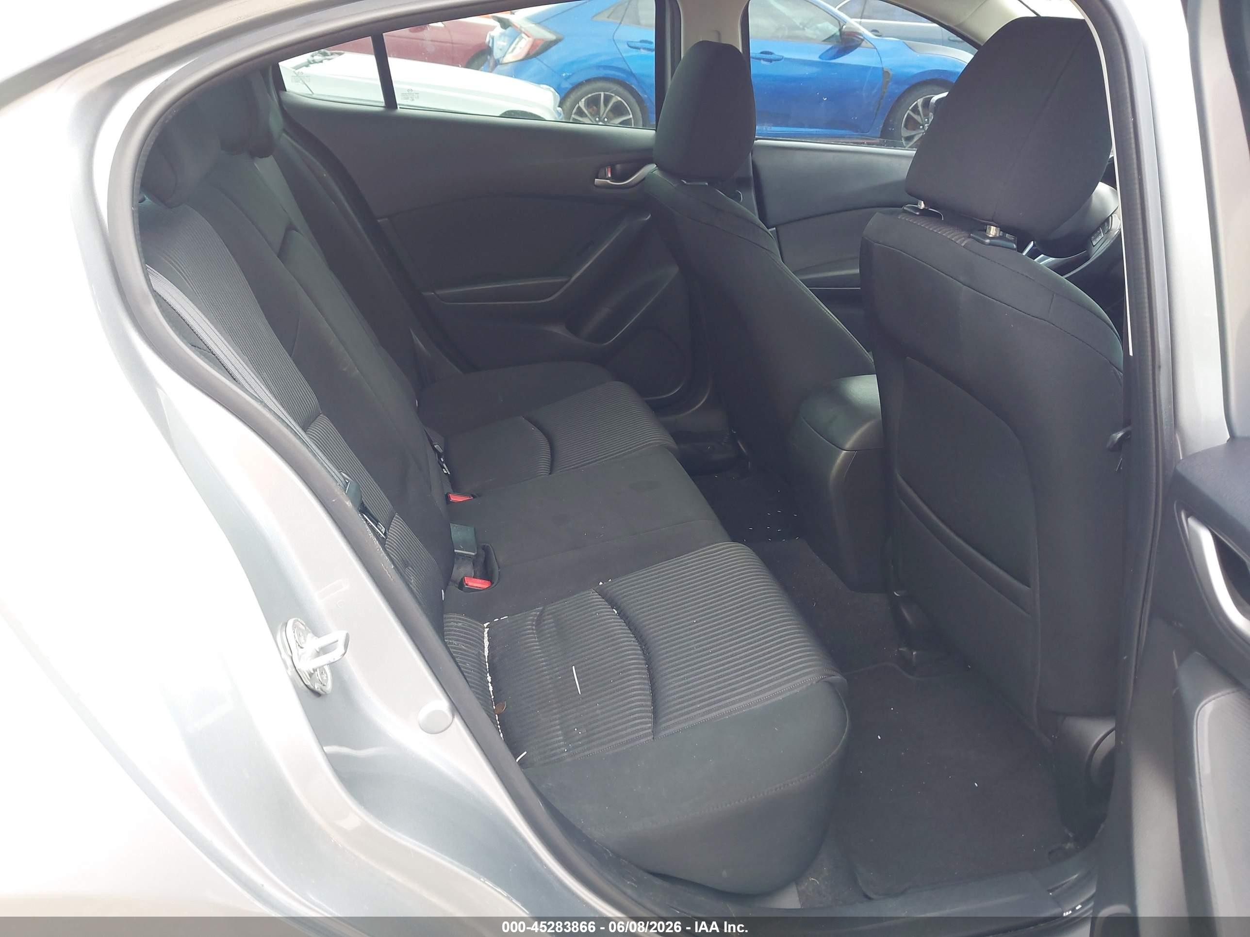 2014 Mazda Mazda3 I Touring Silver vin: JM1BM1V79E1112659