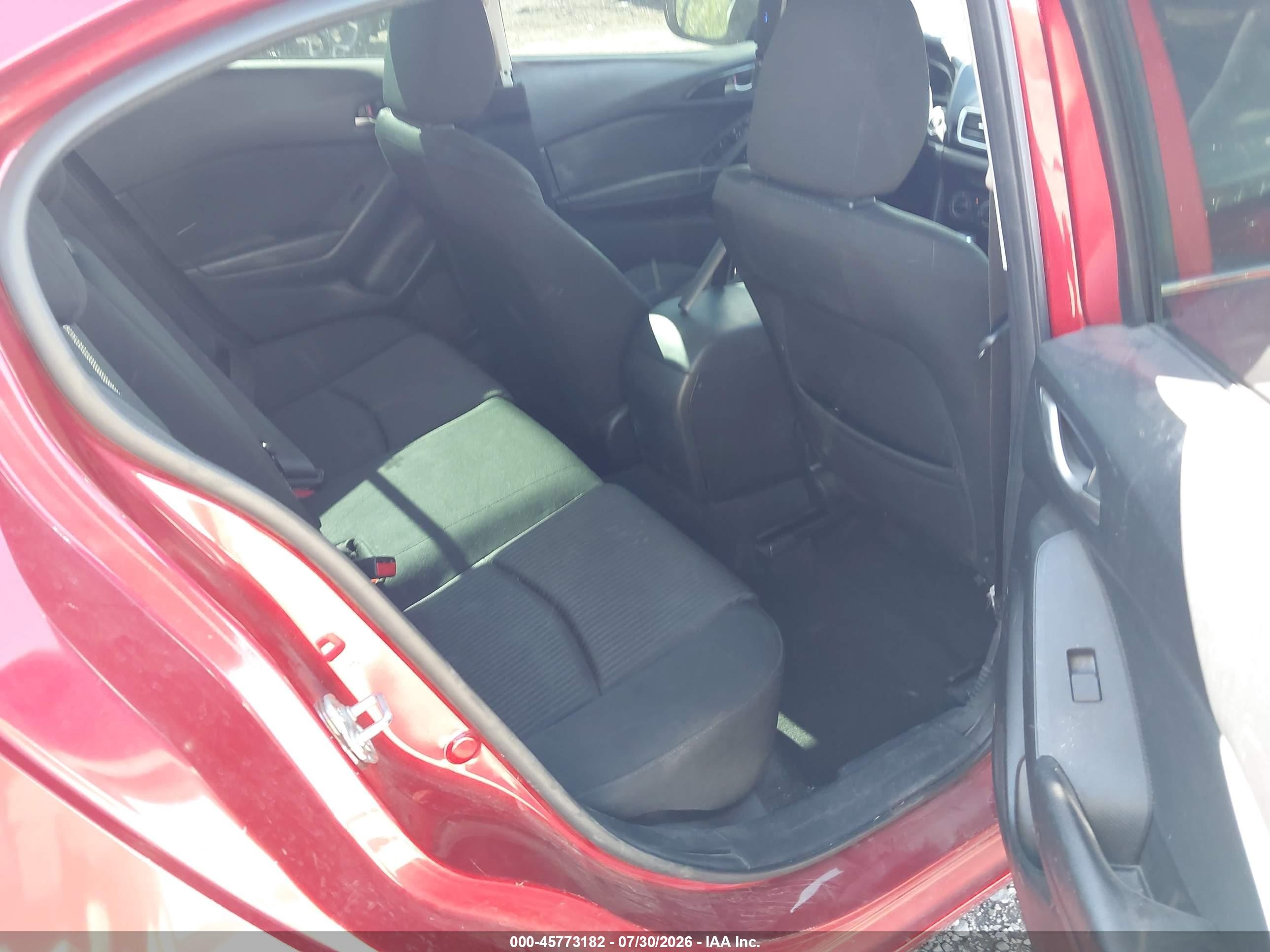 2014 Mazda Mazda3 I Touring Red vin: JM1BM1V79E1116159