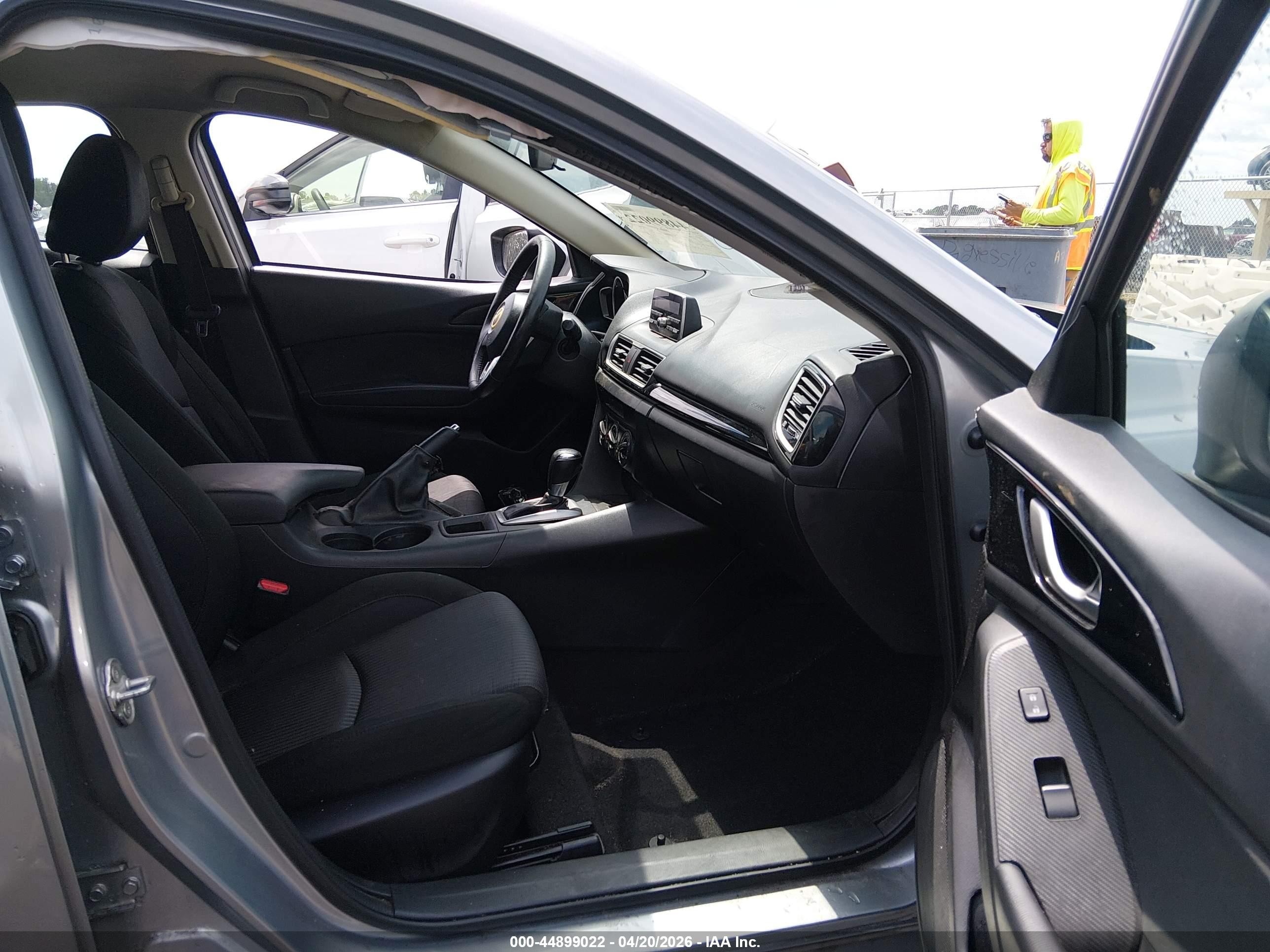 2014 Mazda Mazda3   Silver vin: JM1BM1V7XE1122648