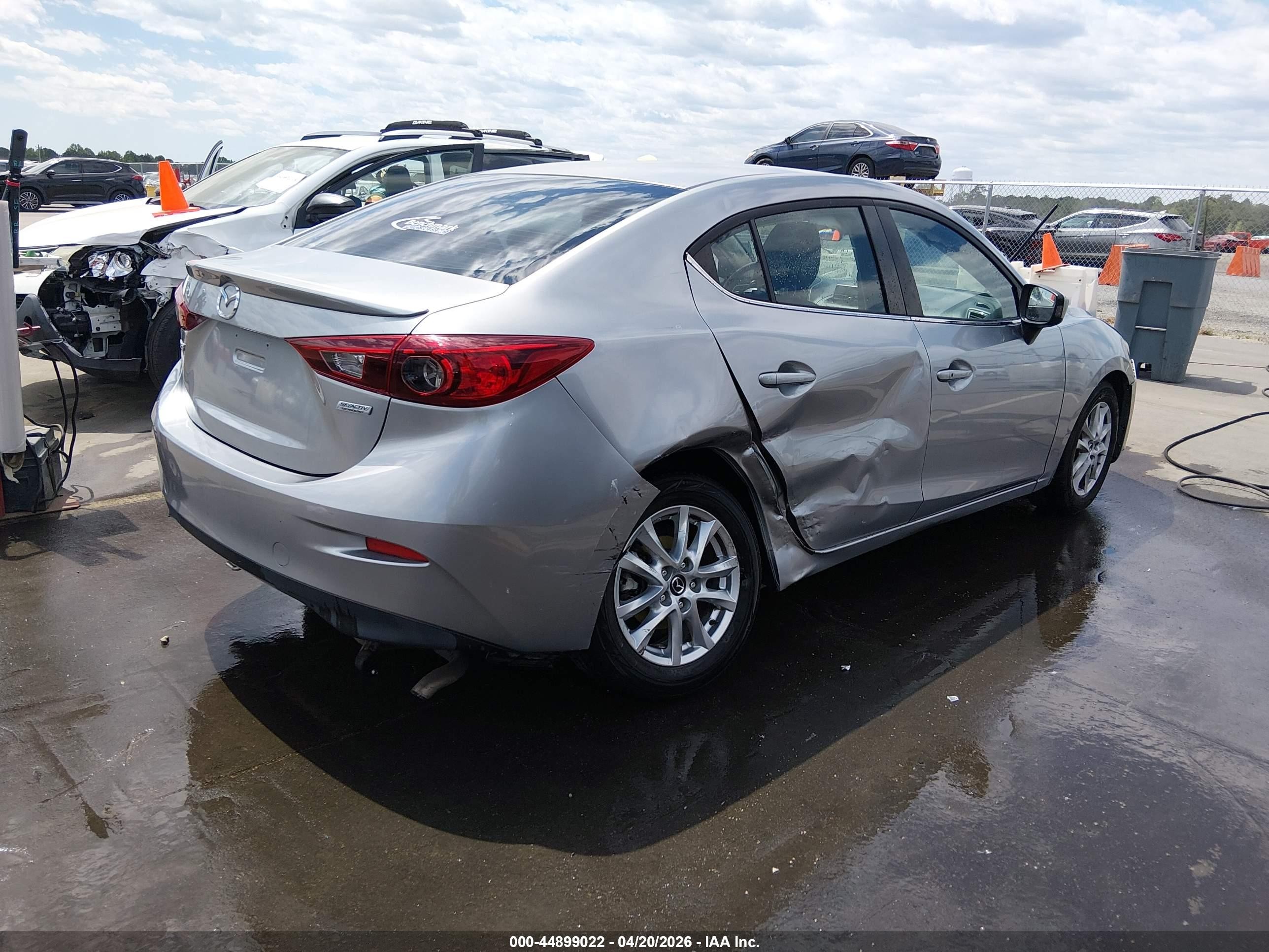 2014 Mazda Mazda3   Silver vin: JM1BM1V7XE1122648