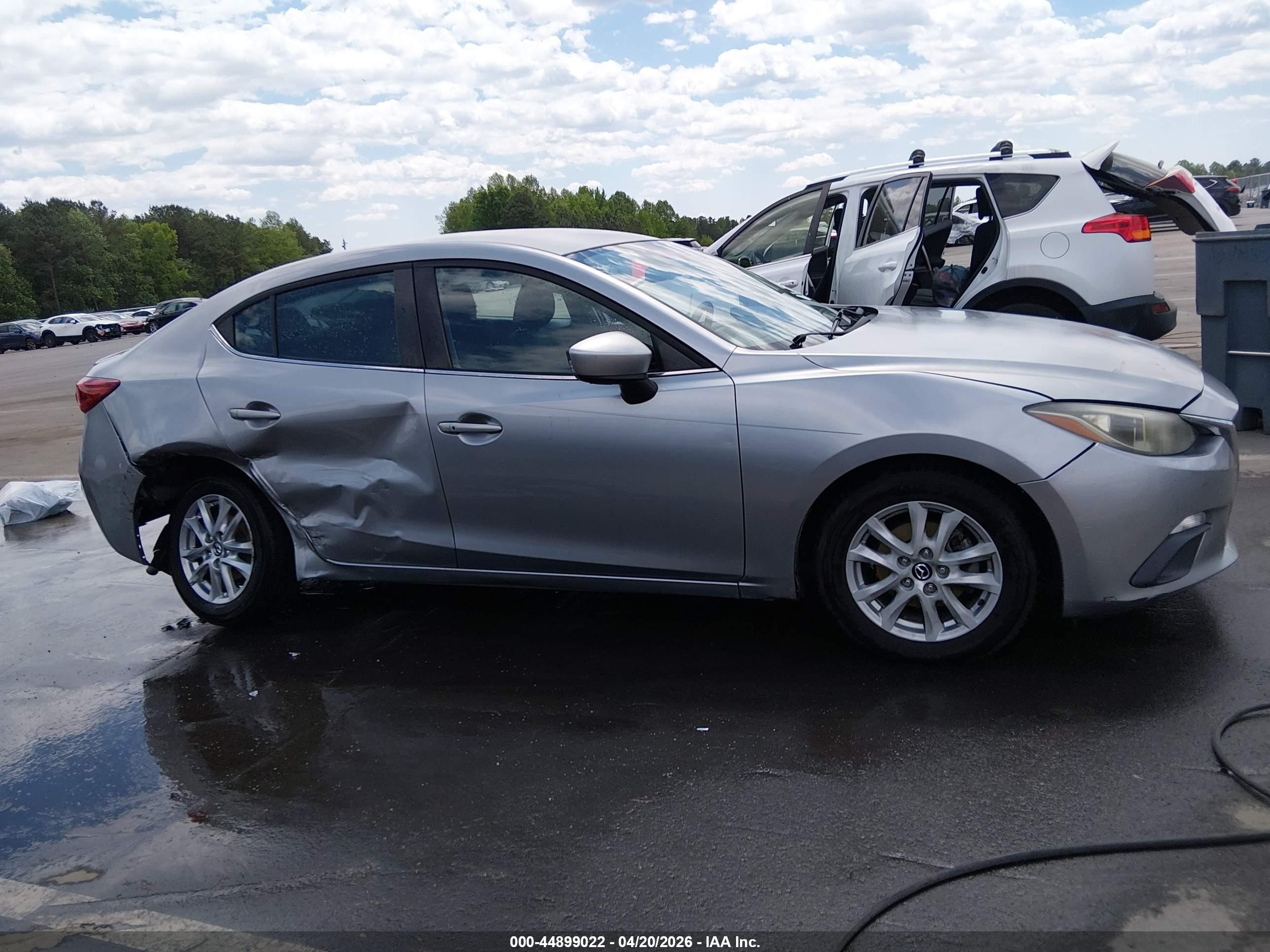 2014 Mazda Mazda3   Silver vin: JM1BM1V7XE1122648