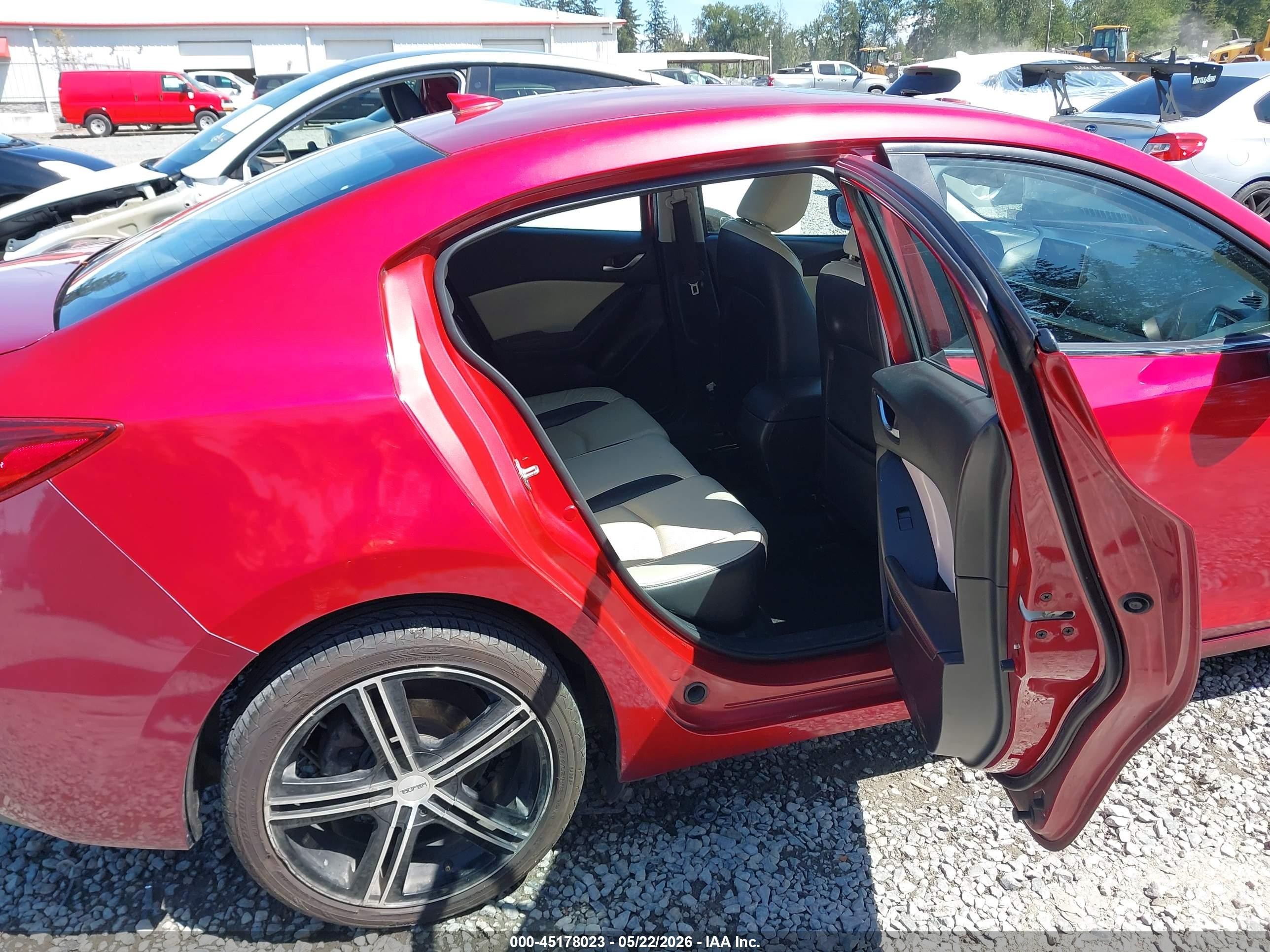 2014 Mazda Mazda3 S Grand Touring Red vin: JM1BM1W31E1170549