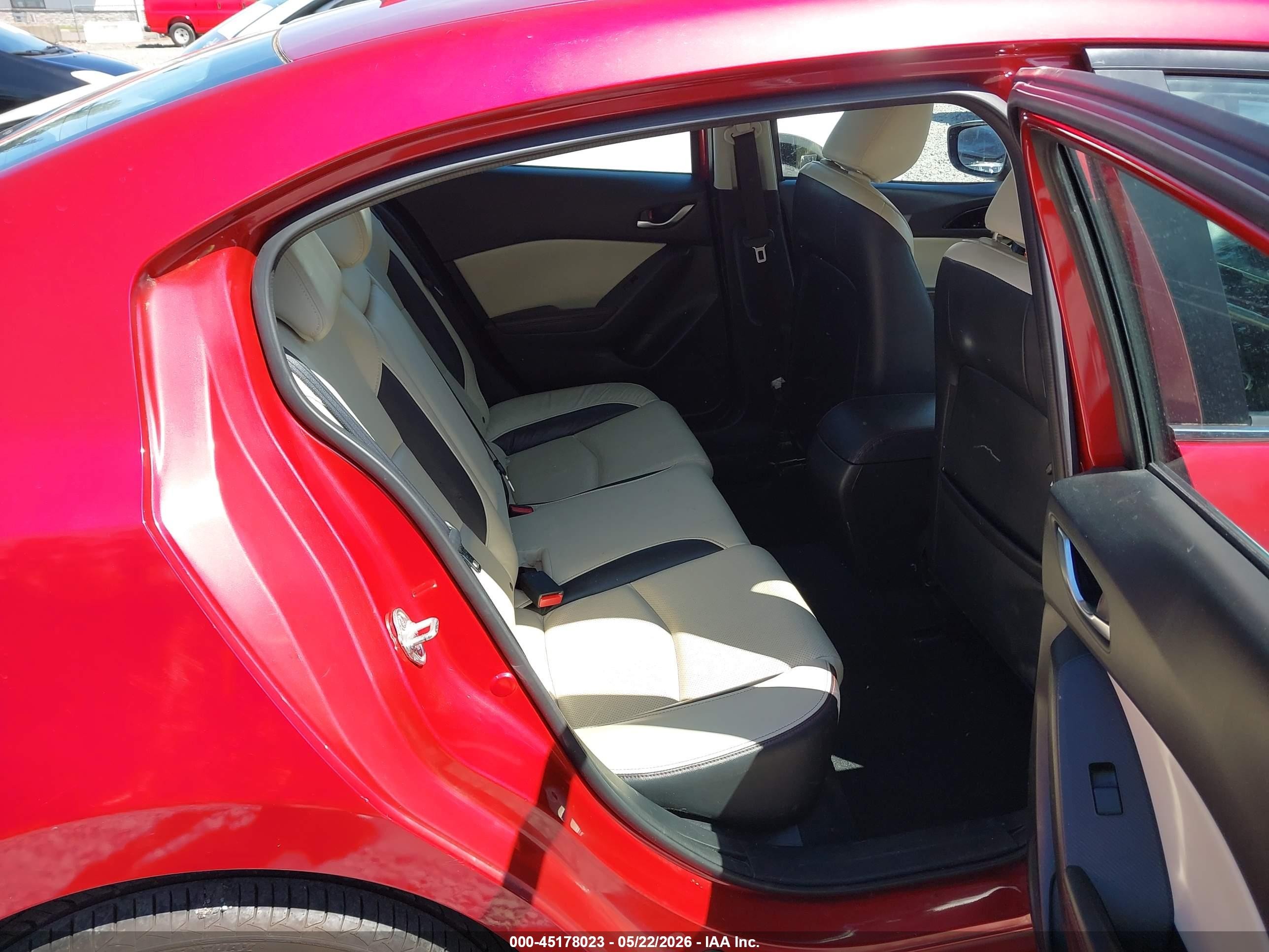 2014 Mazda Mazda3 S Grand Touring Red vin: JM1BM1W31E1170549