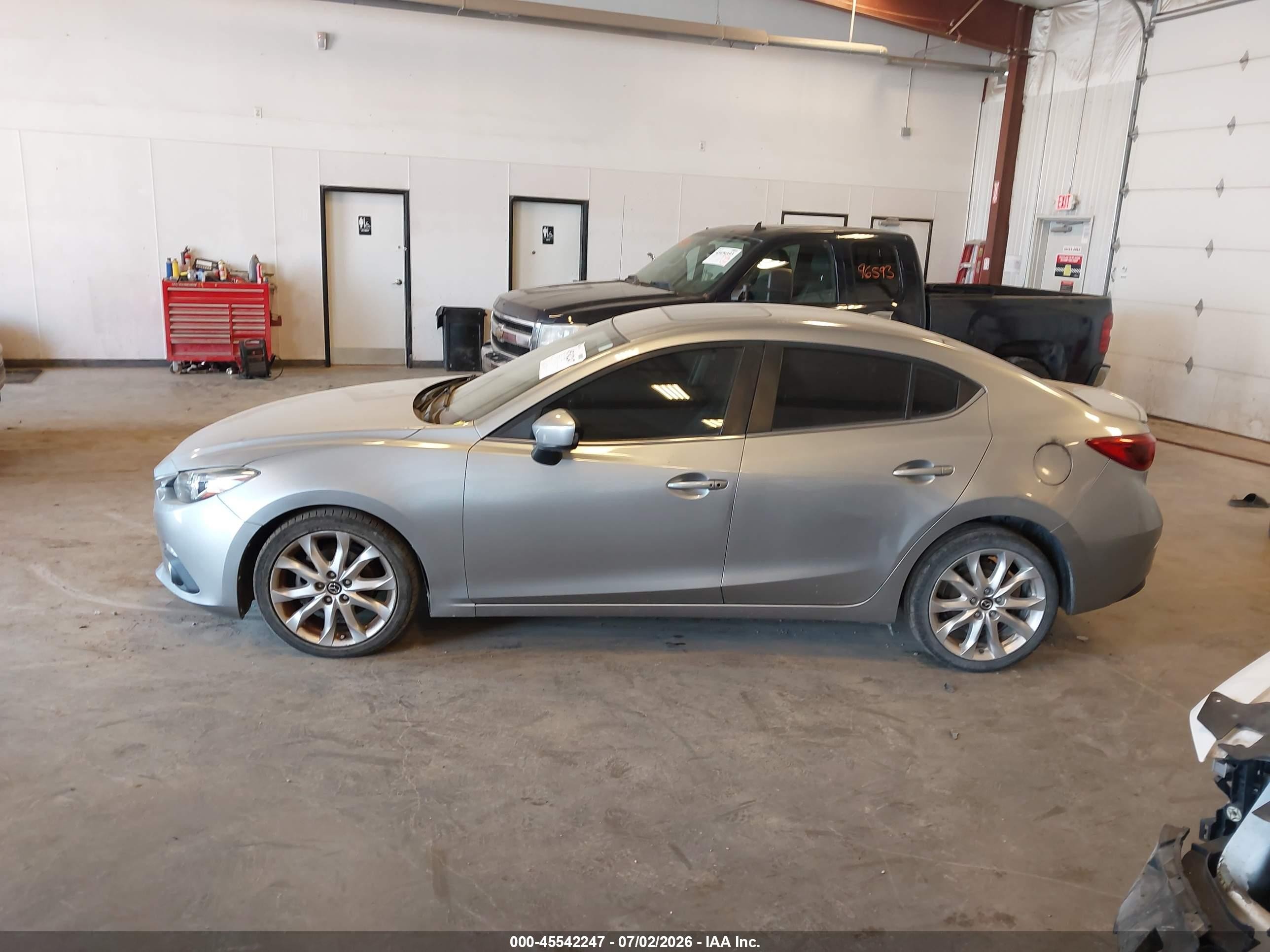 2015 Mazda Mazda3 S Grand Touring Silver vin: JM1BM1W34F1230714