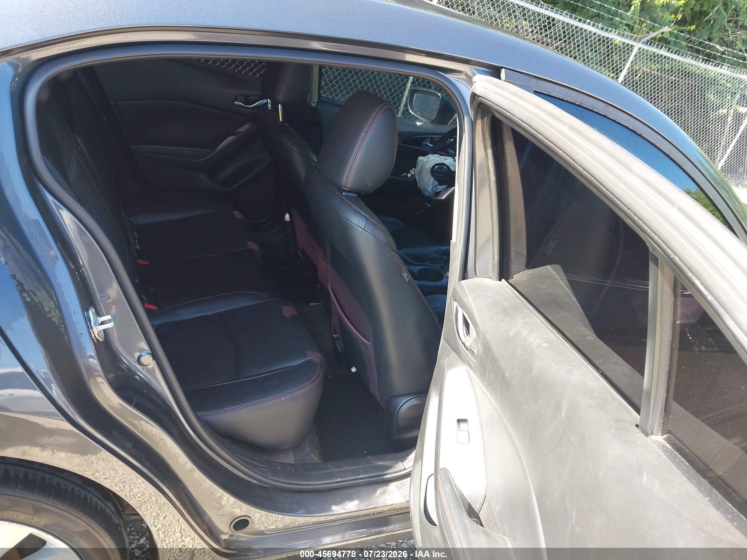 2015 Mazda Mazda3 S Grand Touring Черный vin: JM1BM1W38F1222390
