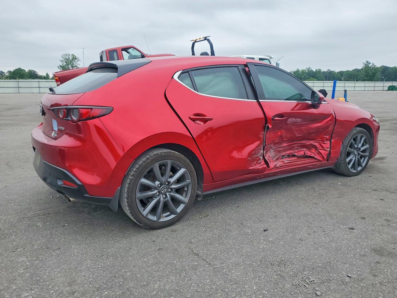 2021 Mazda 3 Preferred Red vin: JM1BPALL6M1401293