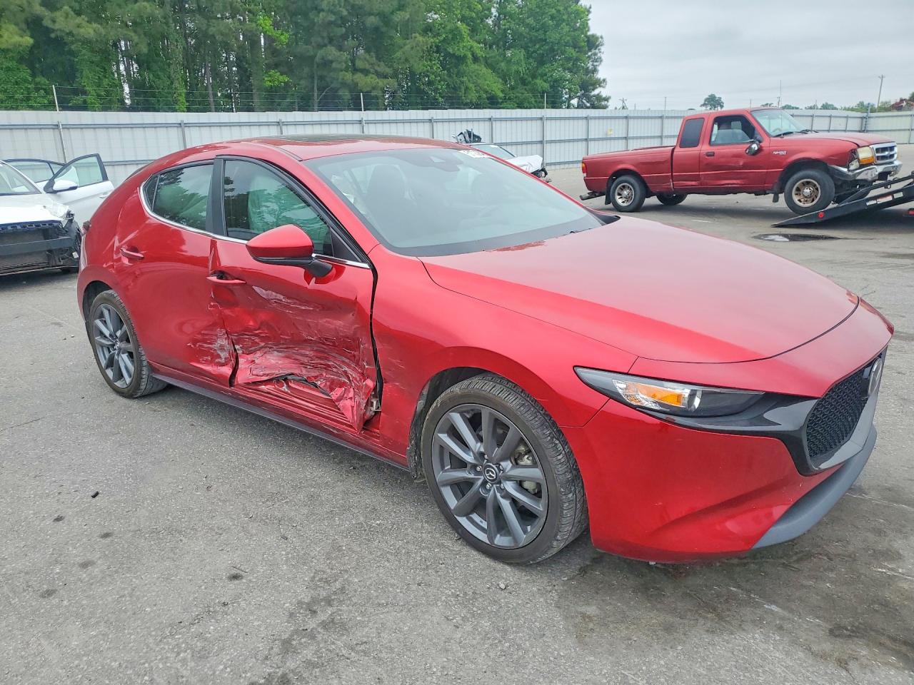 2021 Mazda 3 Preferred Red vin: JM1BPALL6M1401293