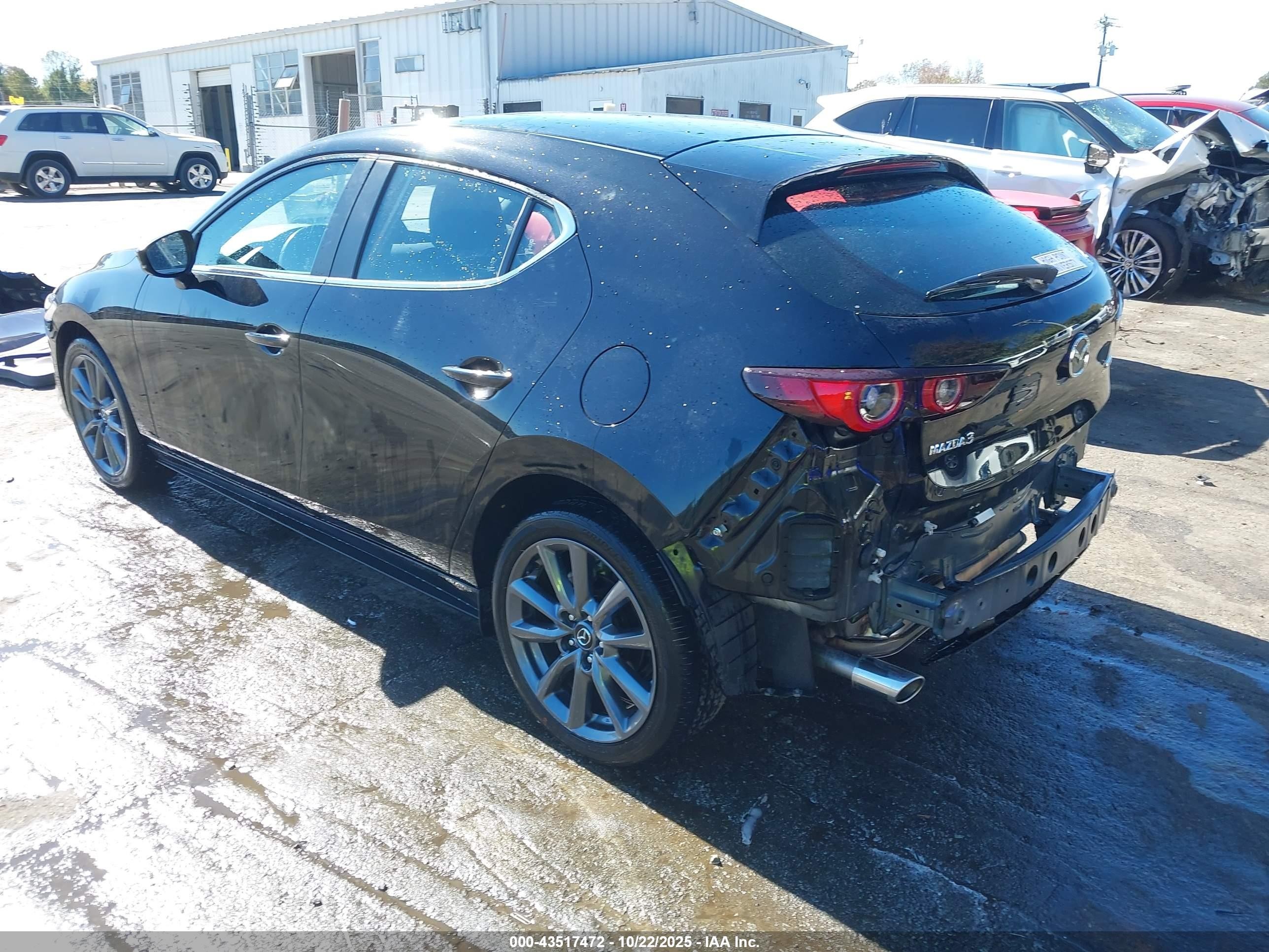 2022 Mazda Mazda3 Preferred Черный vin: JM1BPALLXN1516643