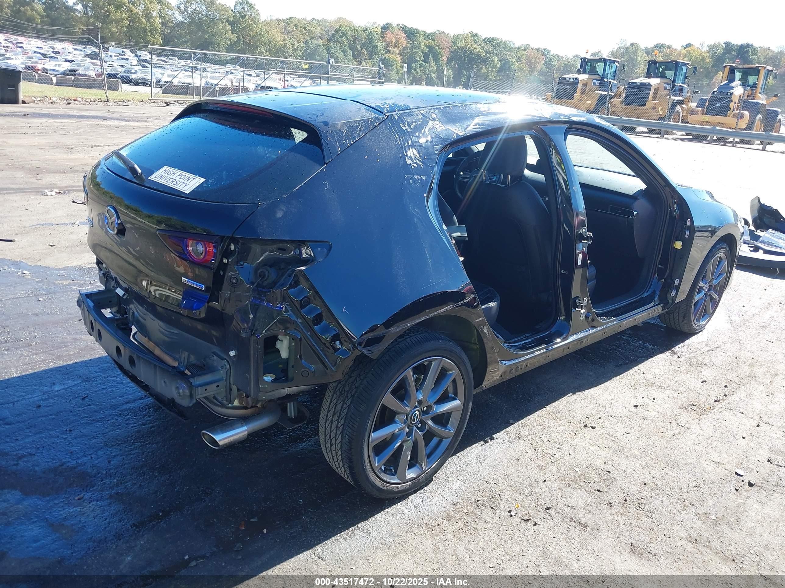 2022 Mazda Mazda3 Preferred Черный vin: JM1BPALLXN1516643