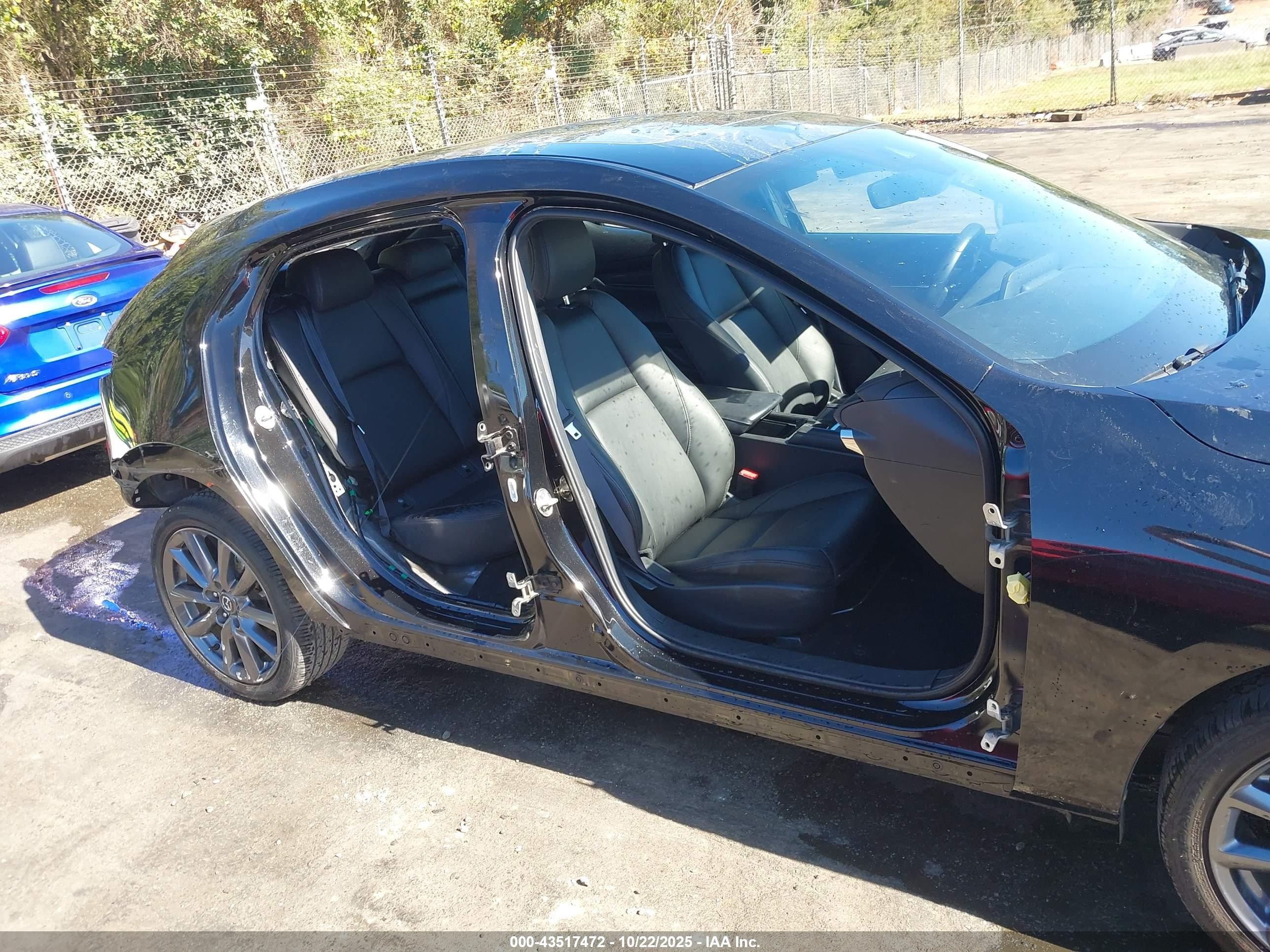 2022 Mazda Mazda3 Preferred Черный vin: JM1BPALLXN1516643