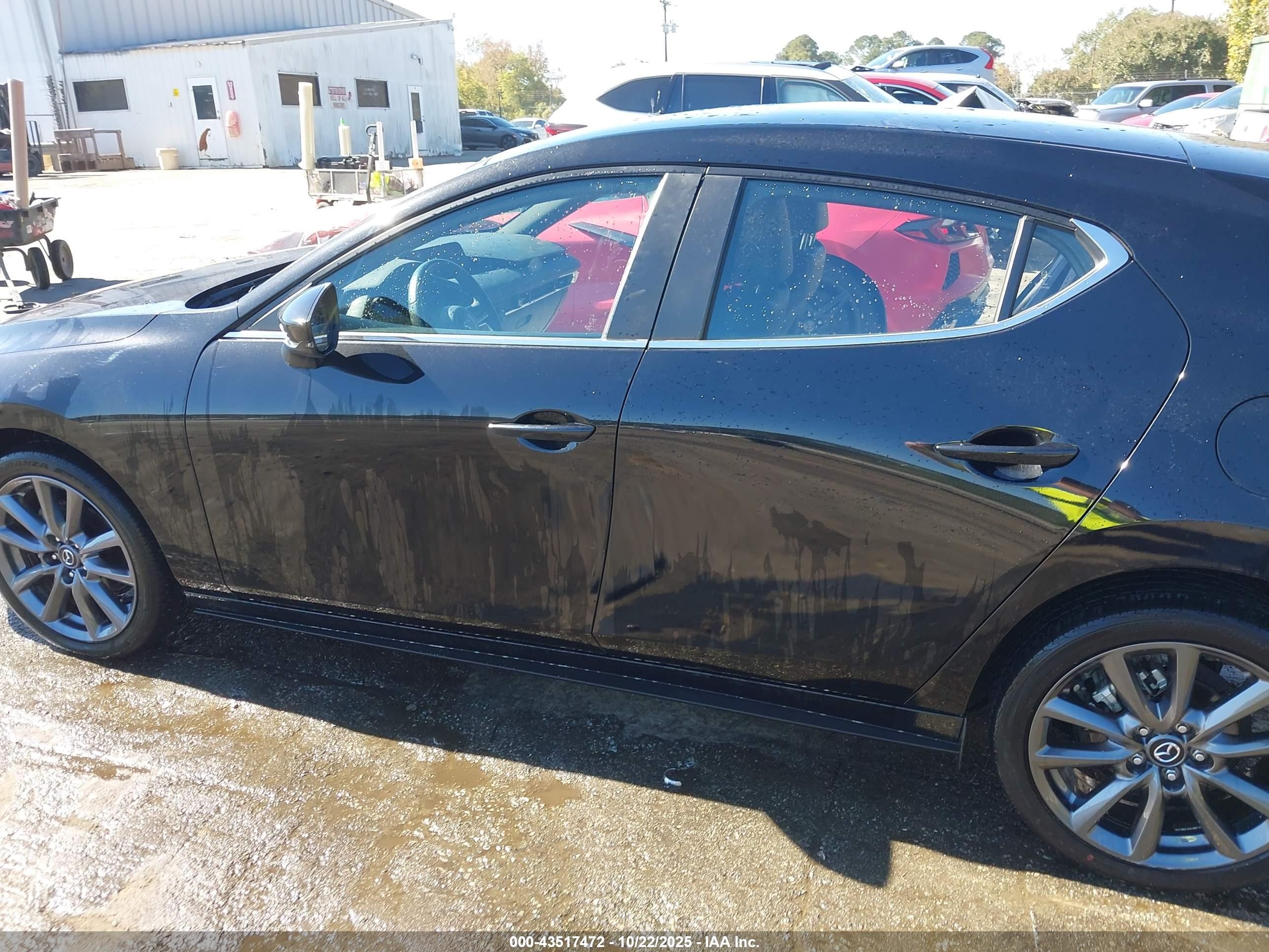 2022 Mazda Mazda3 Preferred Черный vin: JM1BPALLXN1516643