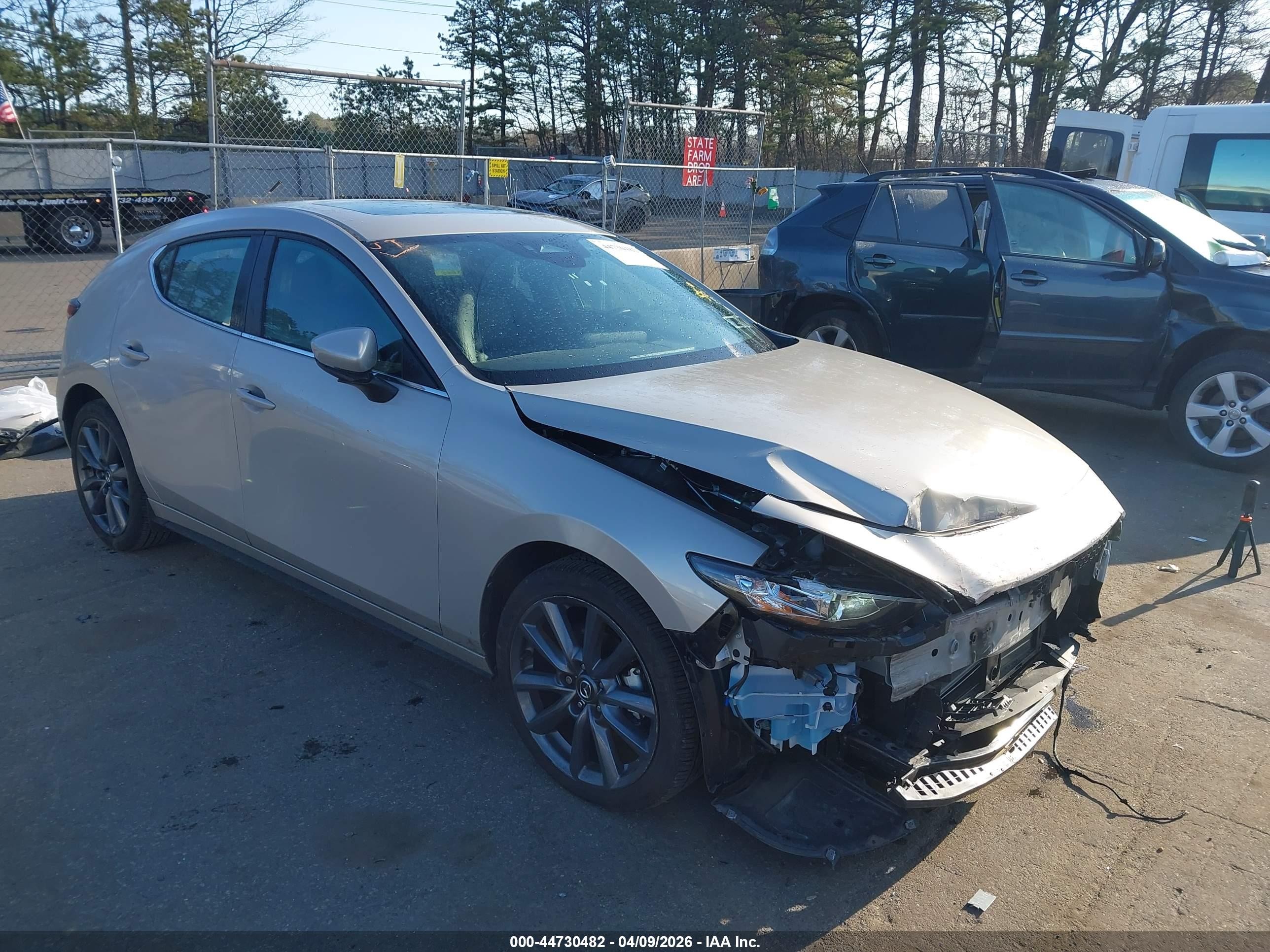 2024 Mazda Mazda3 2.5 S Preferred Gray vin: JM1BPALMXR1653595