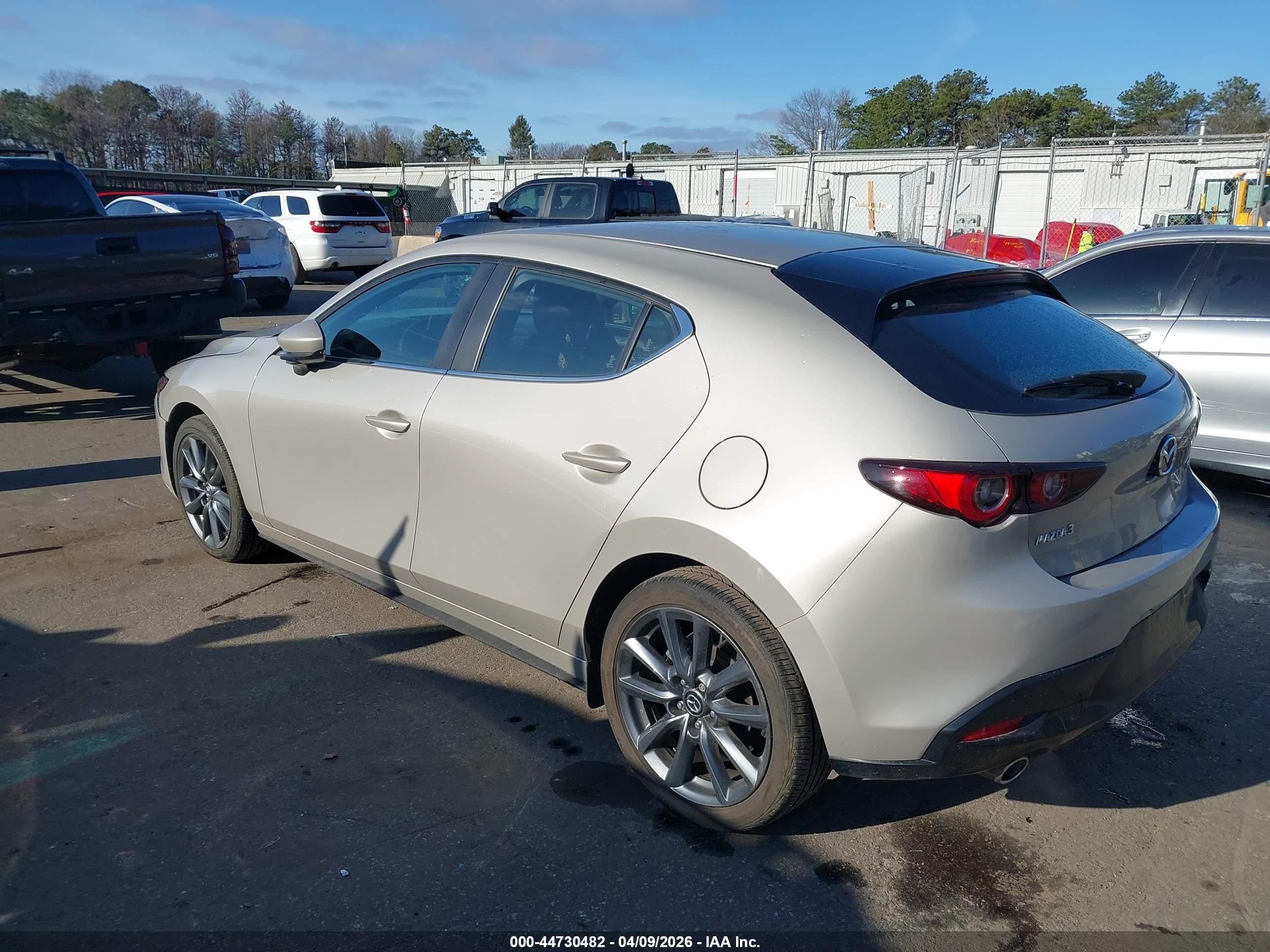 2024 Mazda Mazda3 2.5 S Preferred Gray vin: JM1BPALMXR1653595