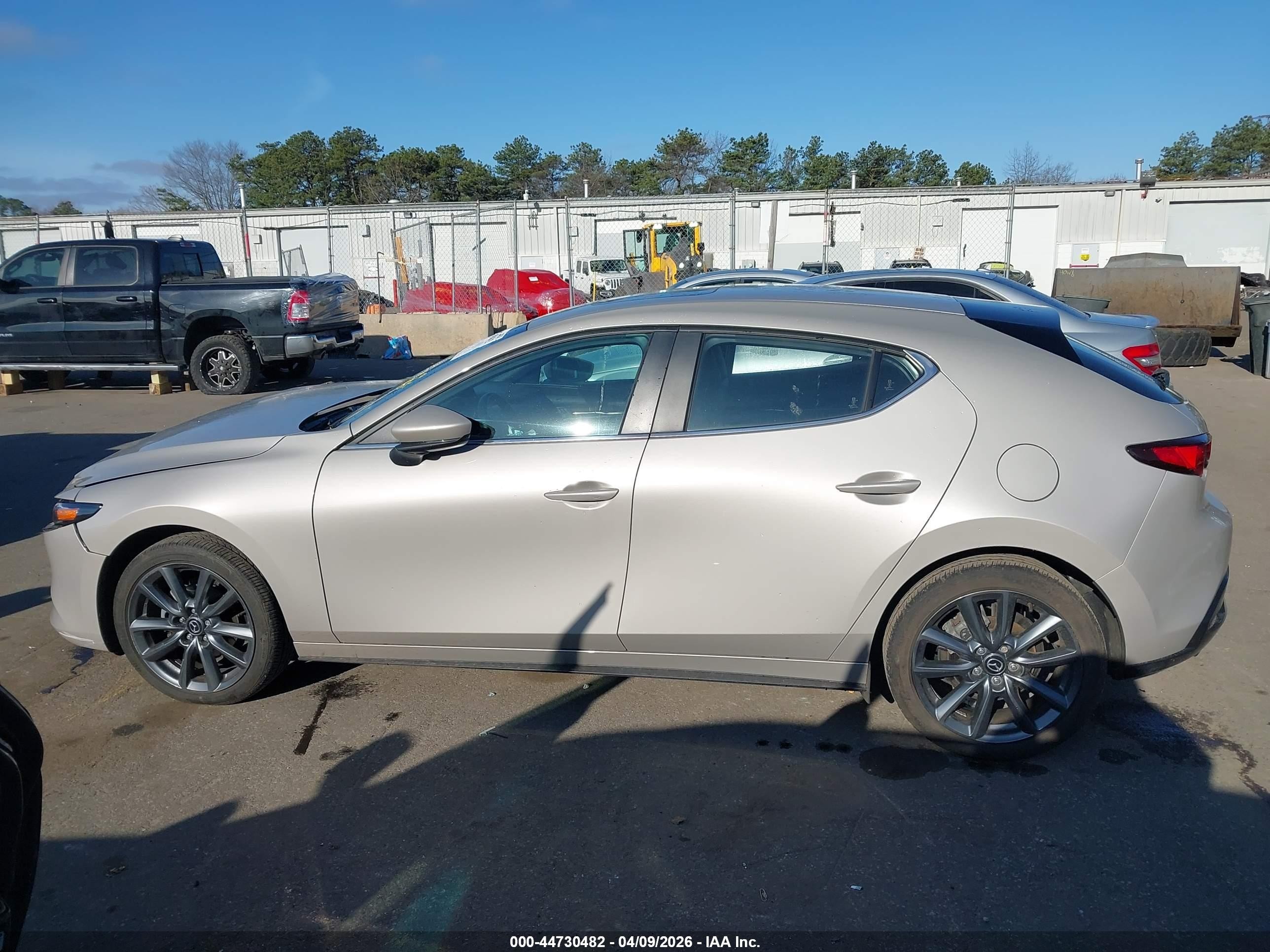 2024 Mazda Mazda3 2.5 S Preferred Gray vin: JM1BPALMXR1653595