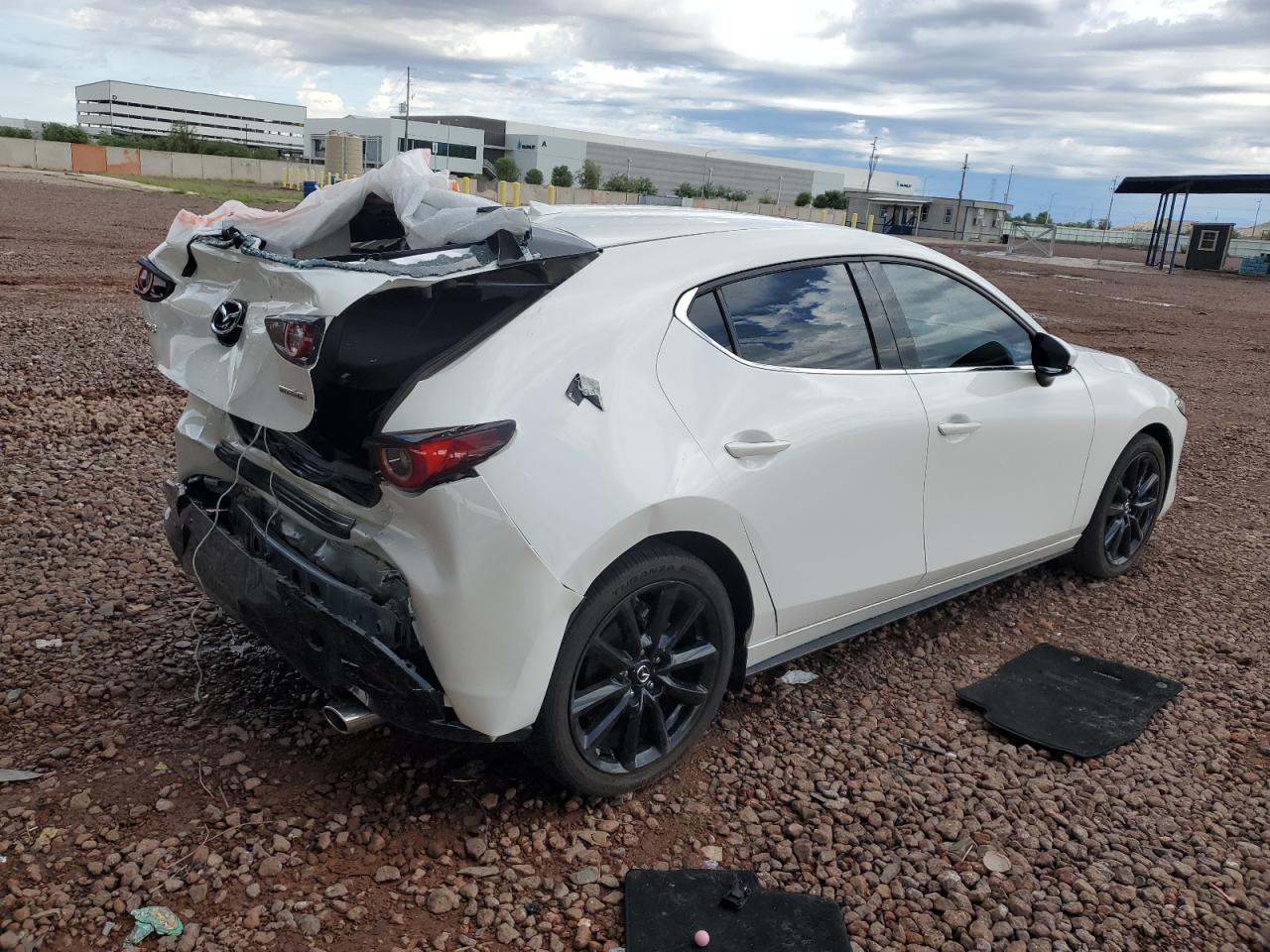 2025 Mazda 3 Premium Белый vin: JM1BPAMM6S1756064
