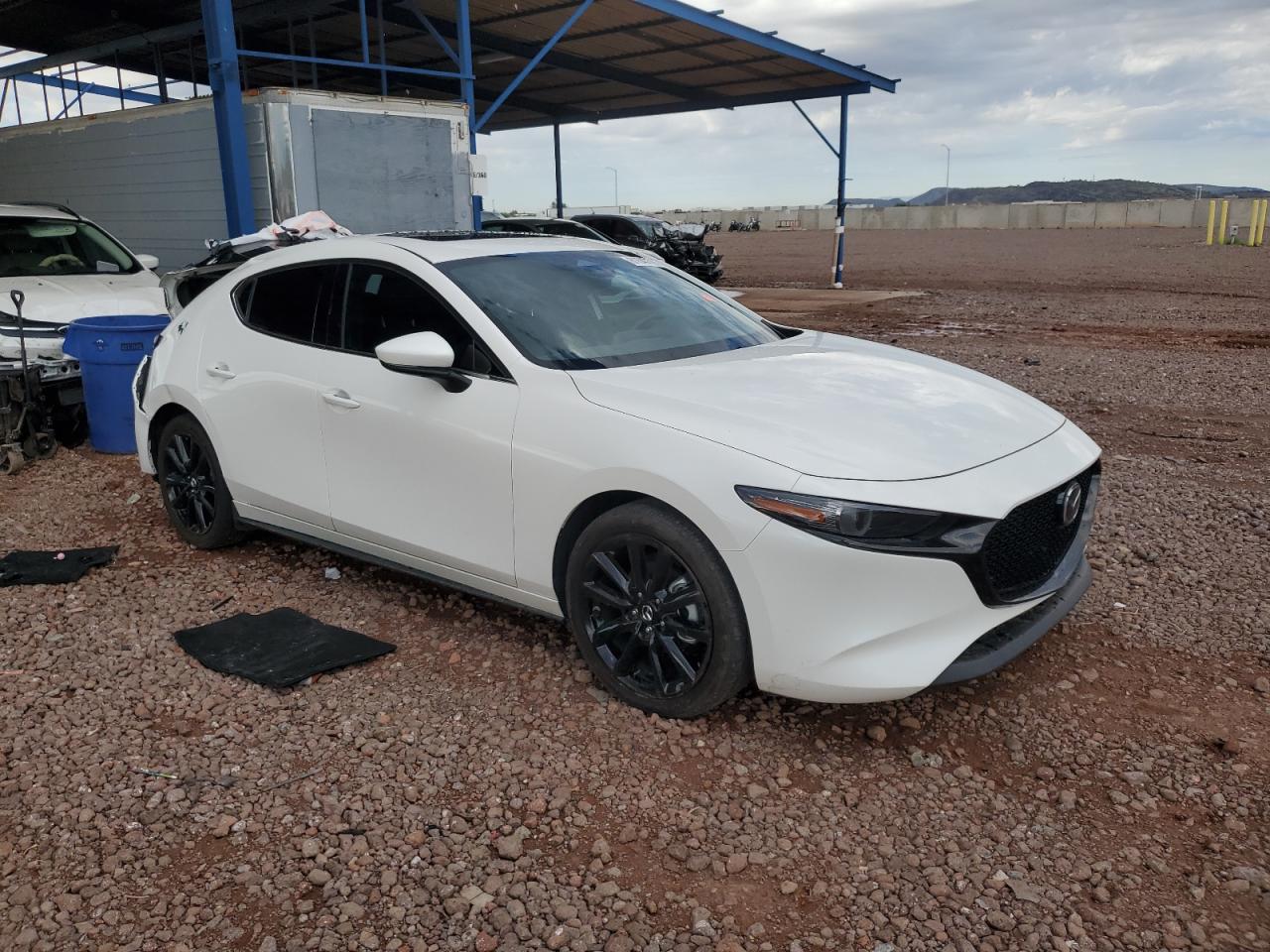 2025 Mazda 3 Premium Белый vin: JM1BPAMM6S1756064