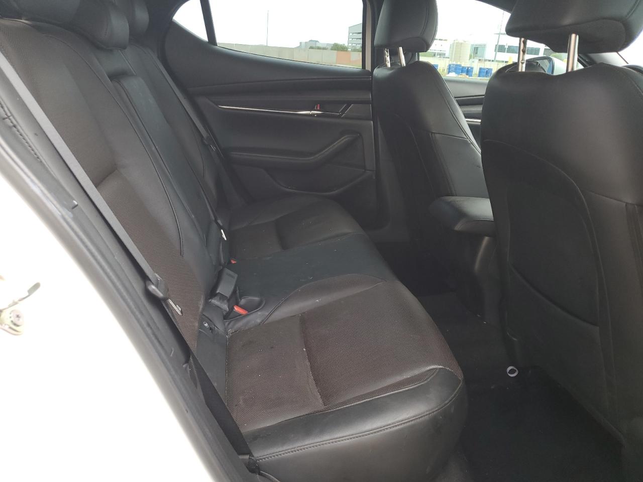 2025 Mazda 3 Premium Белый vin: JM1BPAMM6S1756064