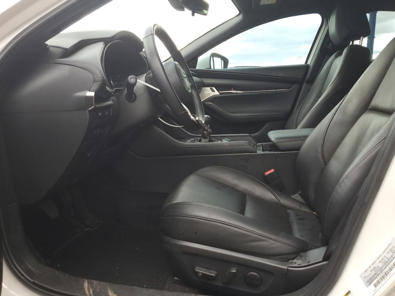 2025 Mazda 3 Premium Белый vin: JM1BPAMM6S1756064