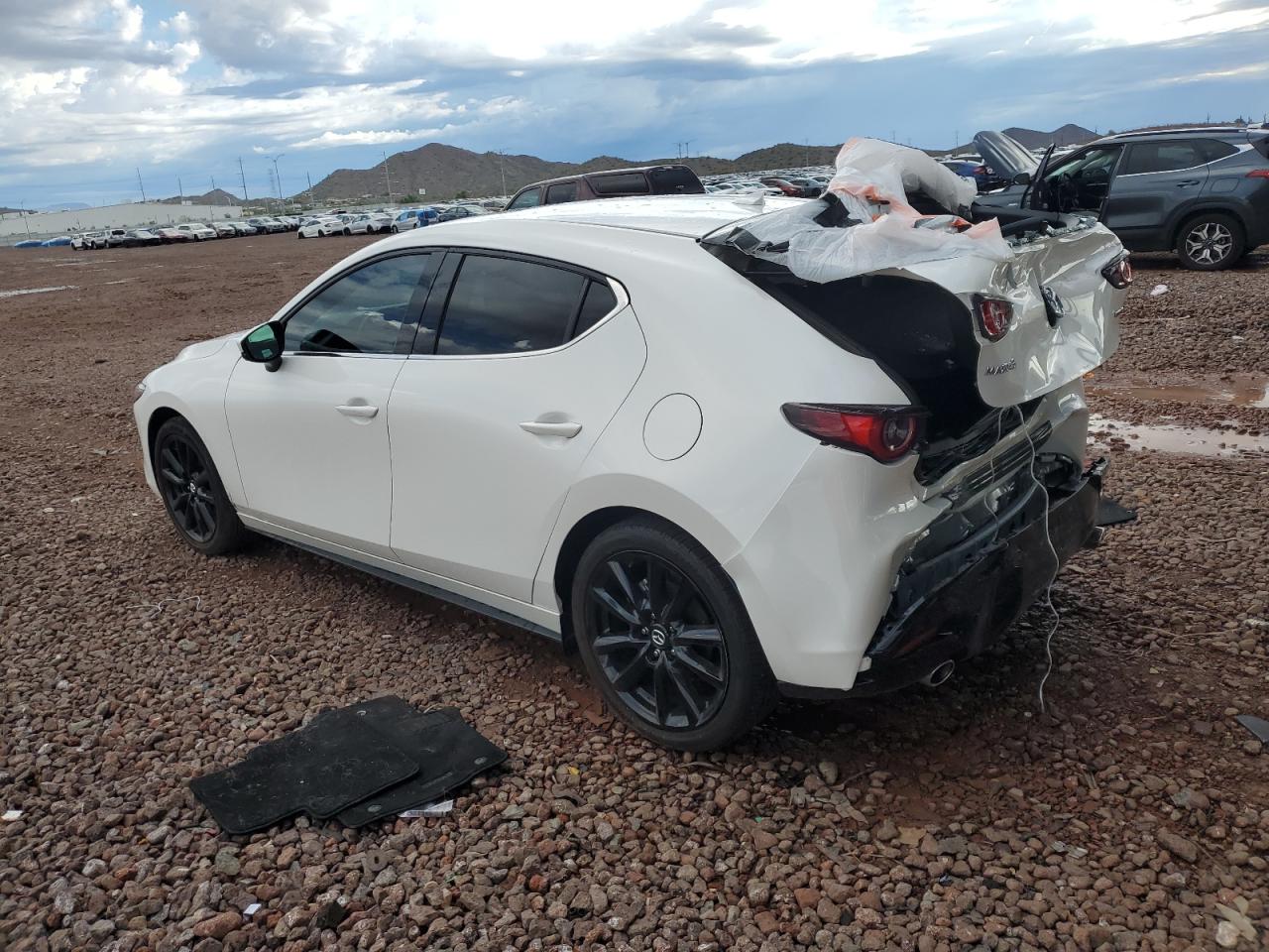 2025 Mazda 3 Premium Белый vin: JM1BPAMM6S1756064