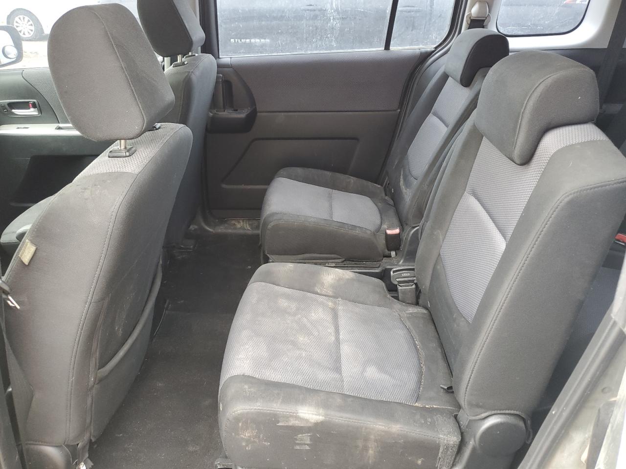 2006 Mazda 5 Gold vin: JM1CR293960115975