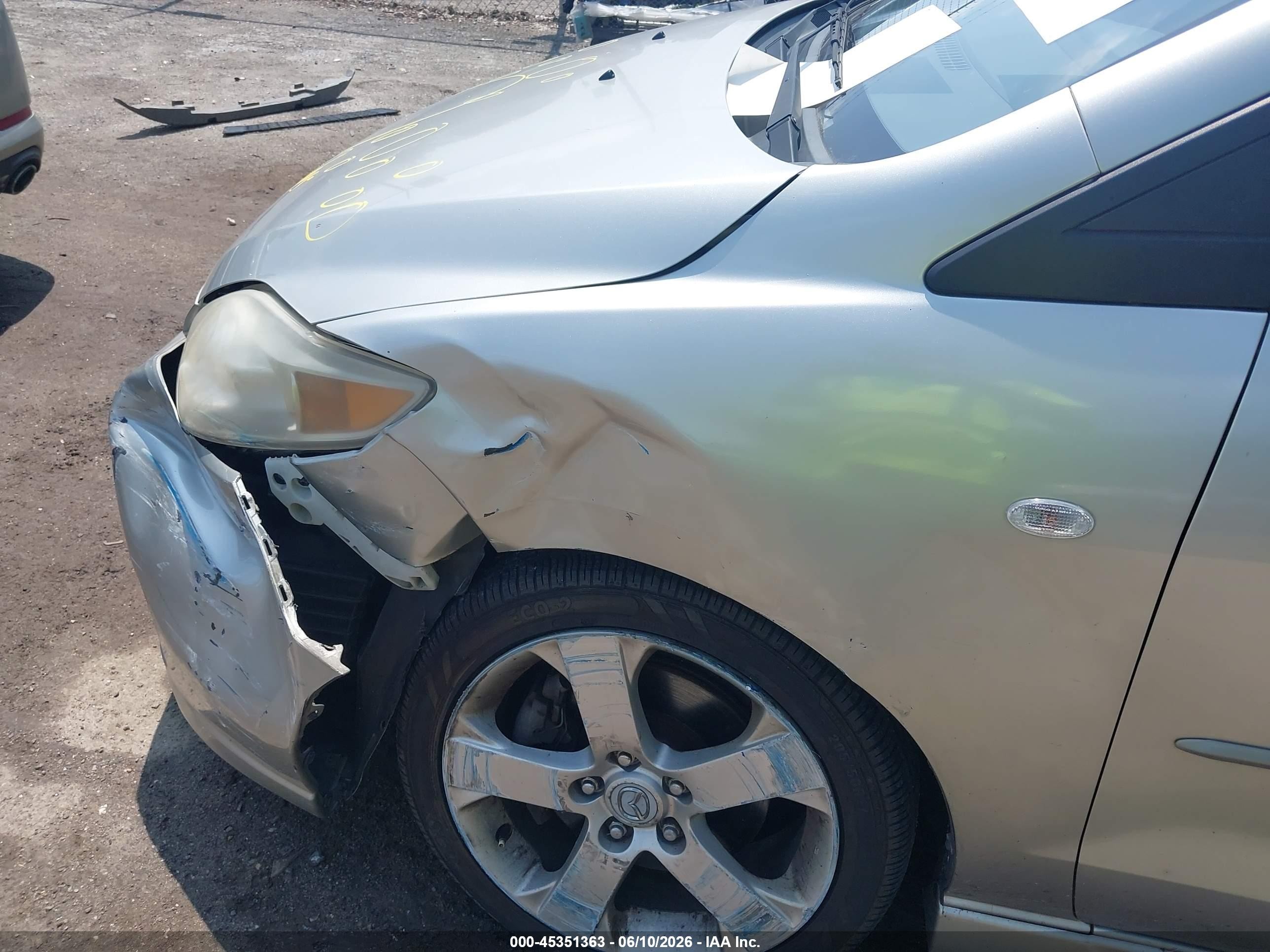 2007 Mazda Mazda5 Touring Silver vin: JM1CR293X70143897
