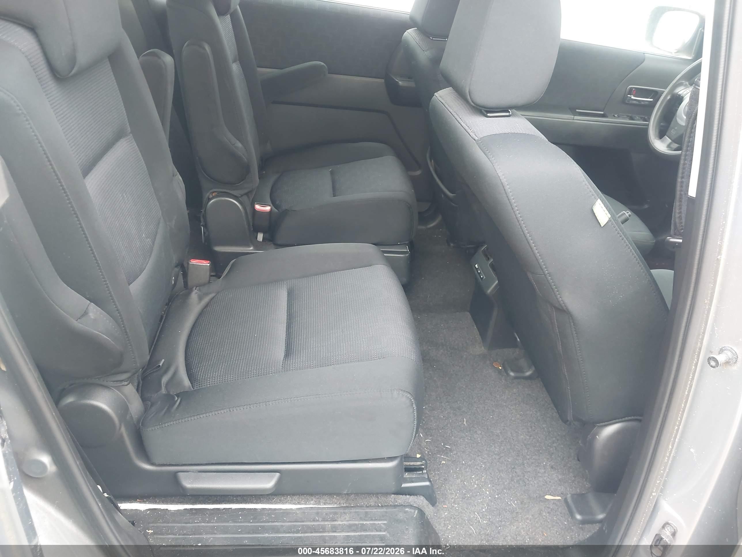 2010 Mazda Mazda5 Sport Silver vin: JM1CR2W36A0366059