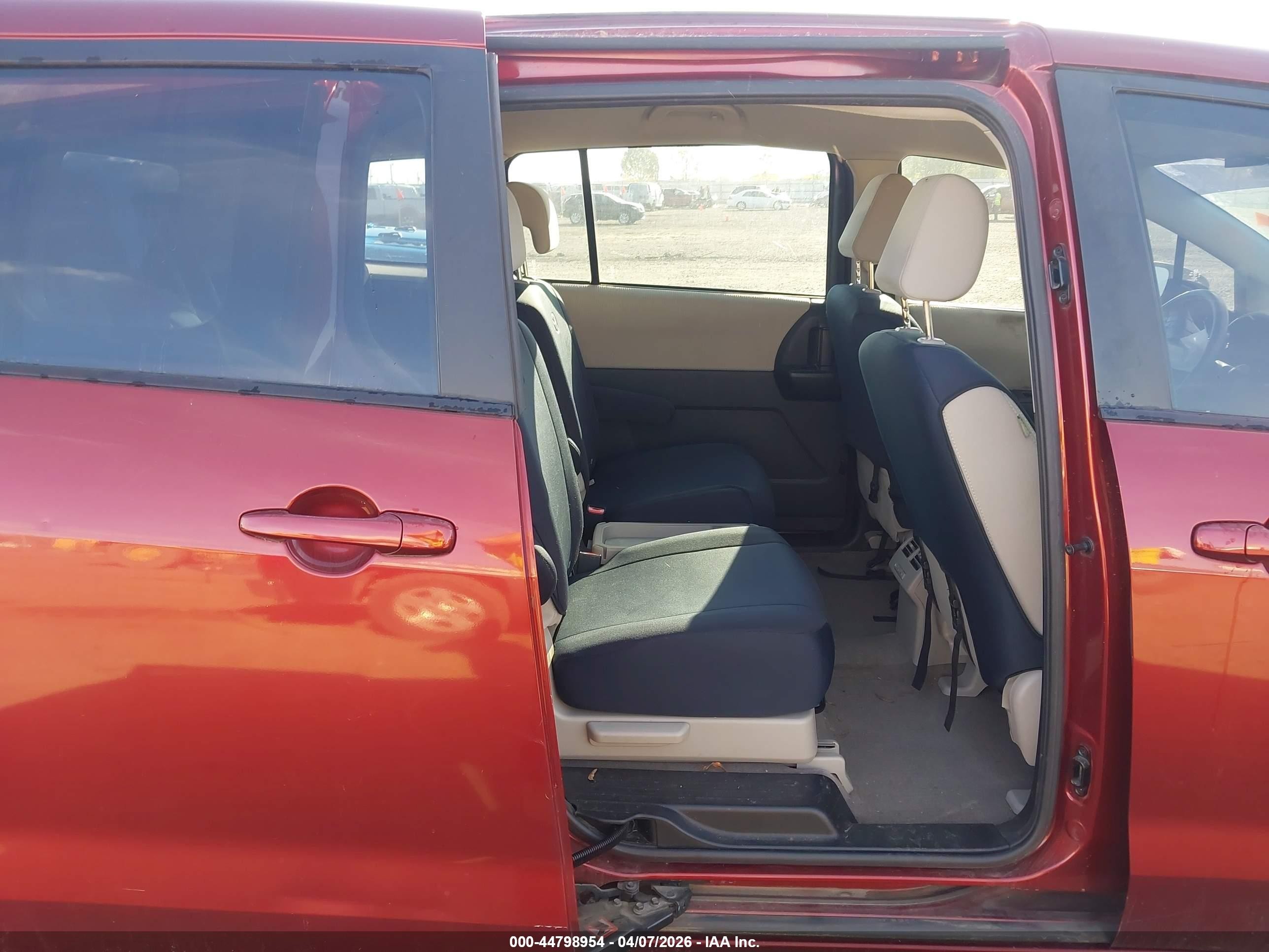 2010 Mazda Mazda5 Sport Красный vin: JM1CR2W38A0383977