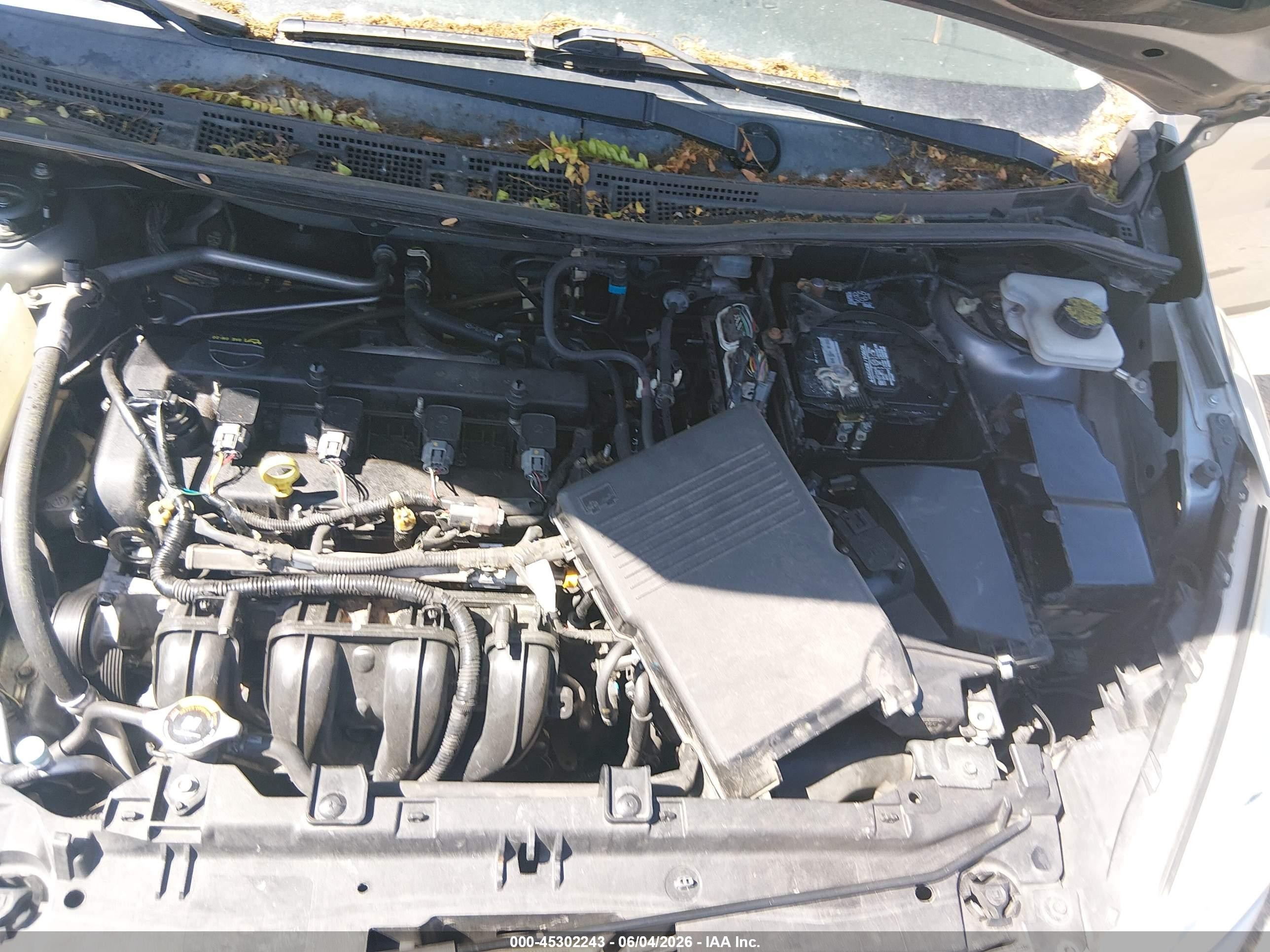 2012 Mazda Mazda5 Sport Серебряный vin: JM1CW2BL0C0136180